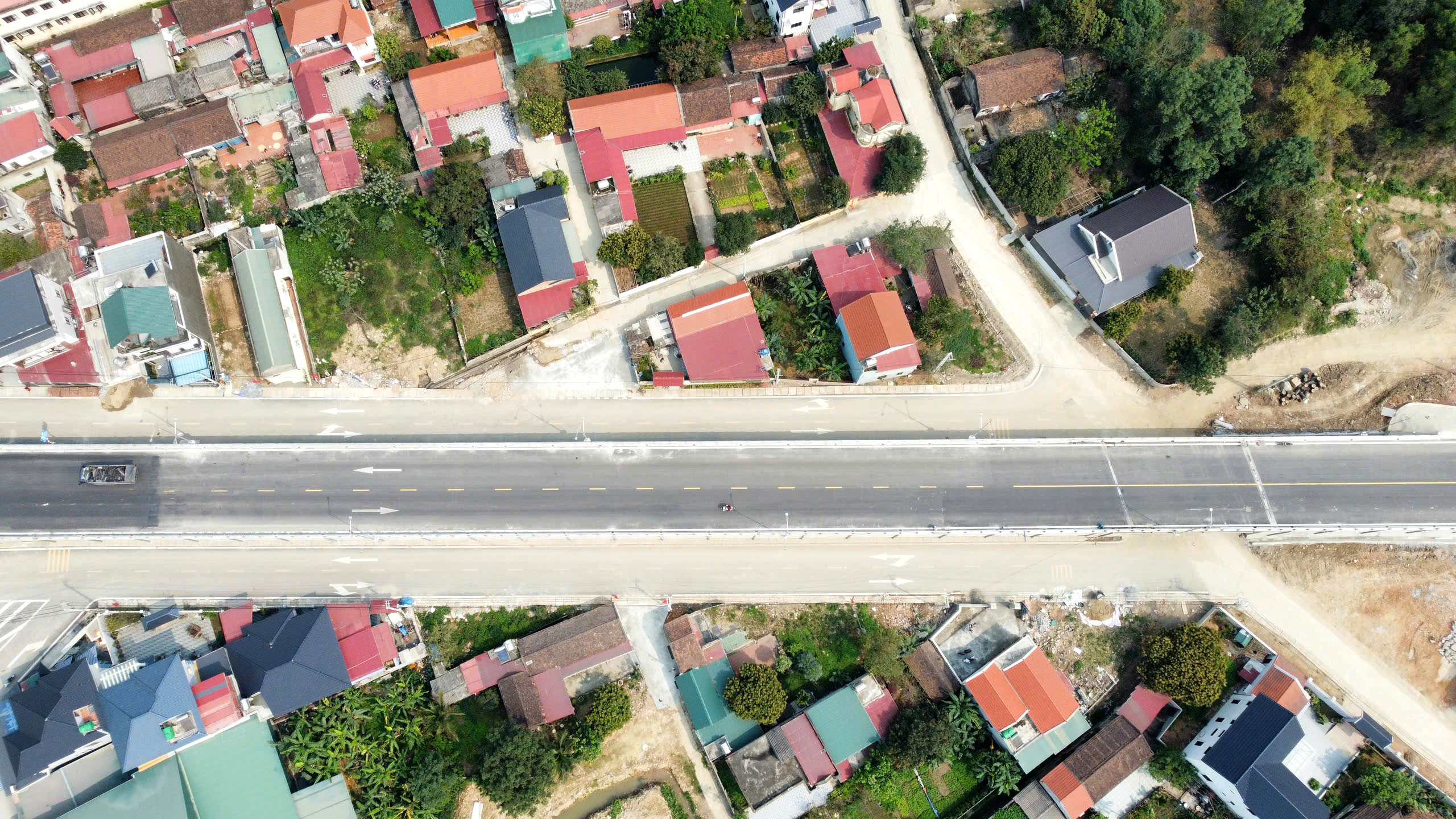 Cận cảnh 3 c&acirc;y cầu "nối đu&ocirc;i" qua s&ocirc;ng M&atilde;- Ảnh 10.