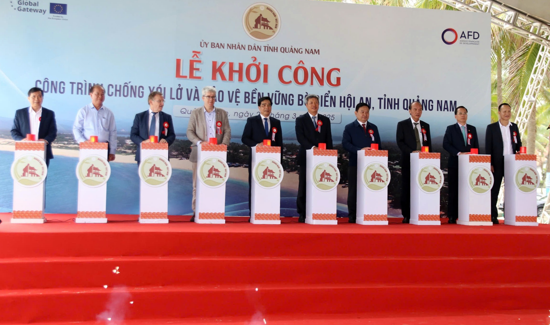 Gần 1.000 tỷ đồng chống x&oacute;i lở bờ biển Hội An- Ảnh 1.