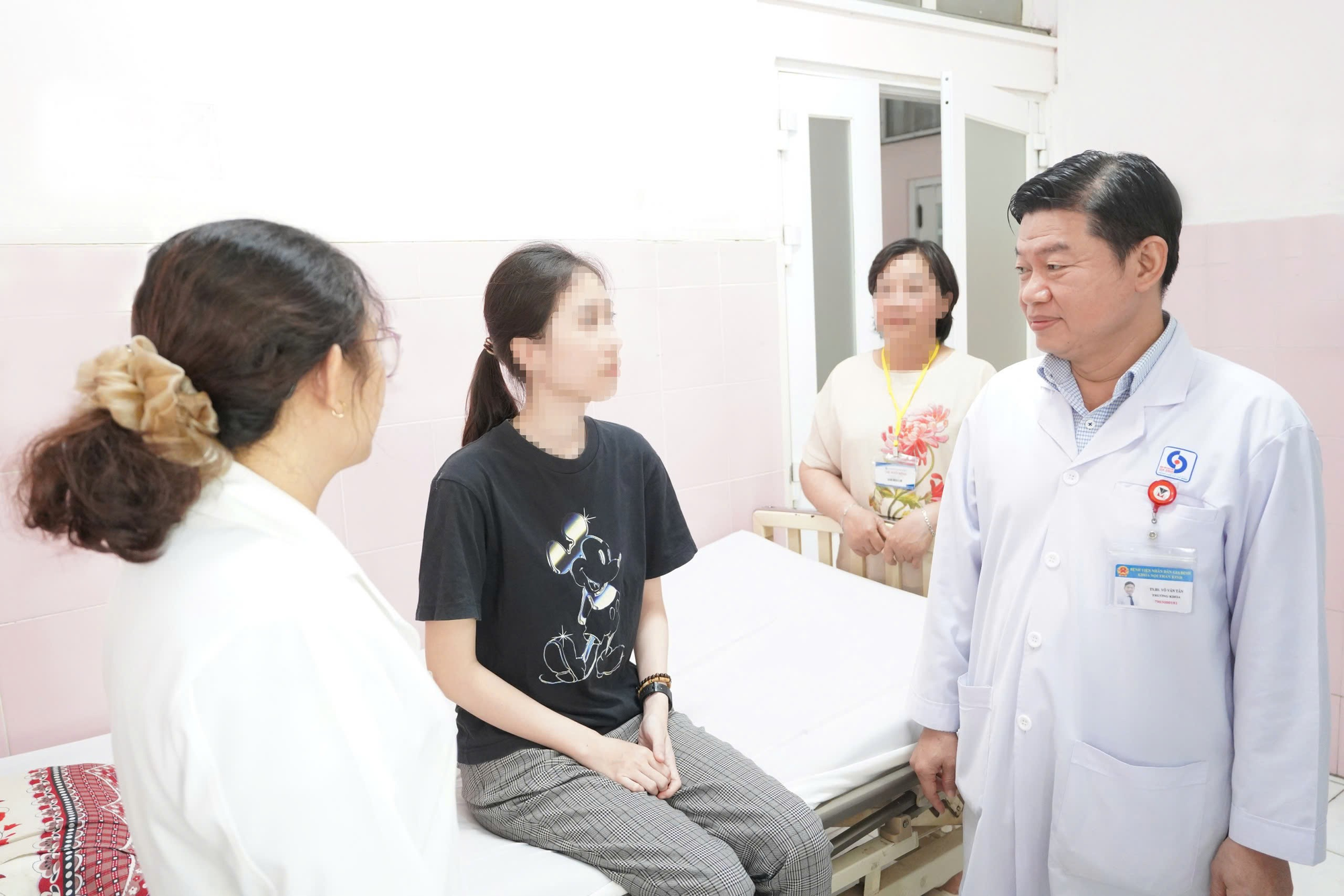 Tưởng con bị ma nhập vì khóc cười một mình, đi khám phát hiện viêm não tự miễn- Ảnh 2. Tưởng con bị ma nhập vì khóc cười một mình, đi khám phát hiện viêm não tự miễn- Ảnh 2.