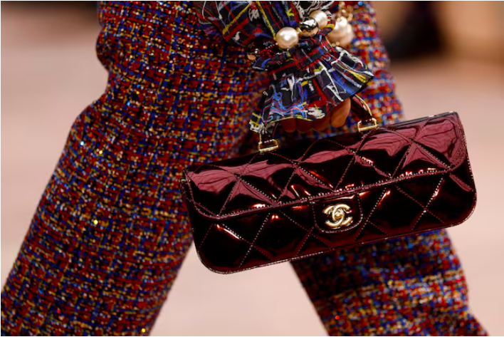 Ng&agrave;nh thời trang xa xỉ đặt cược v&agrave;o "canh bạc" thay đổi nh&agrave; thiết kế- Ảnh 1.