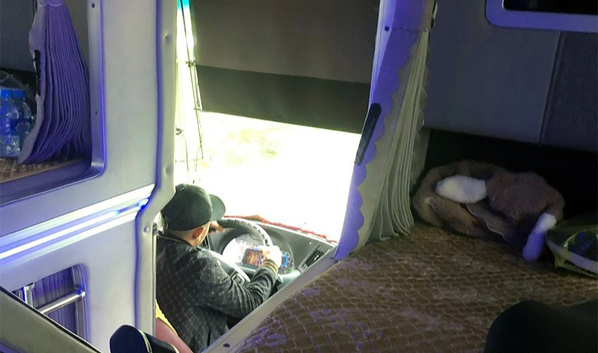 Vụ t&agrave;i xế l&aacute;i xe giường nằm d&ugrave;ng điện thoại: Phương tiện hết hạn đăng kiểm- Ảnh 1.