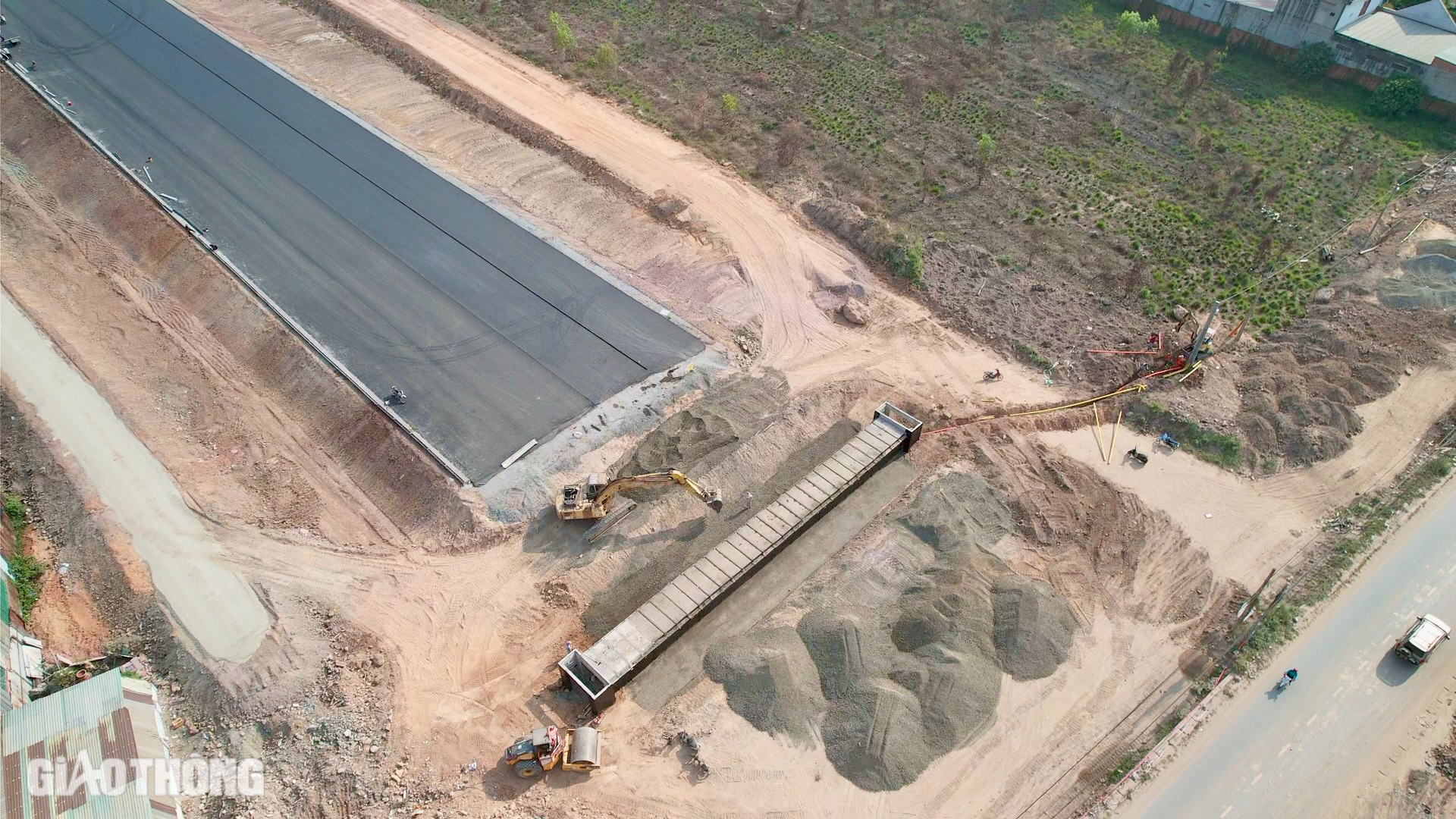 8 vị tr&iacute; cung ứng hơn 5 triệu m3 đất đắp cao tốc v&agrave; v&agrave;nh đai qua Đồng Nai- Ảnh 2.