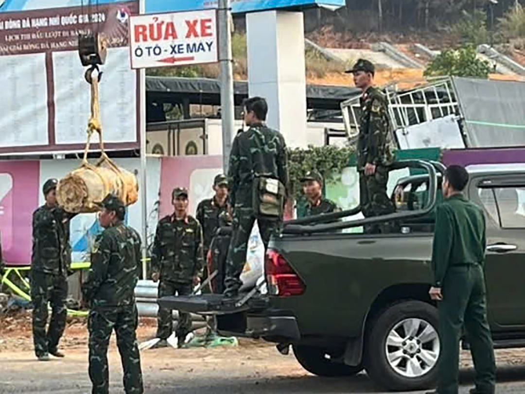 Di dời quả bom được ph&aacute;t hiện khi l&agrave;m đường ở Đ&agrave; Lạt- Ảnh 1.