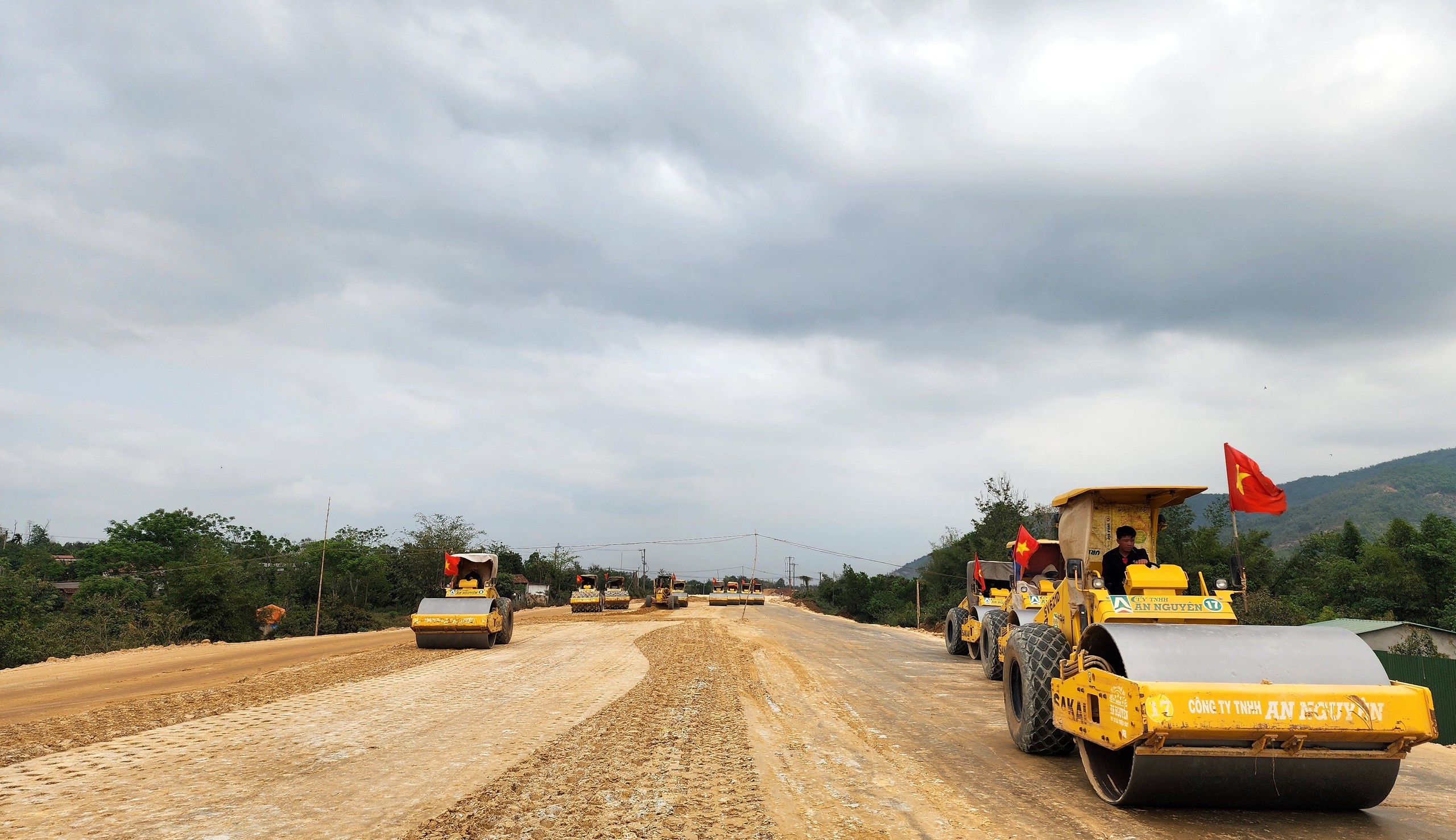 Cao tốc Kh&aacute;nh H&ograve;a - Bu&ocirc;n Ma Thuột: Tăng tốc thi c&ocirc;ng, nỗ lực c&aacute;n đ&iacute;ch đ&uacute;ng hẹn 30/8- Ảnh 2.