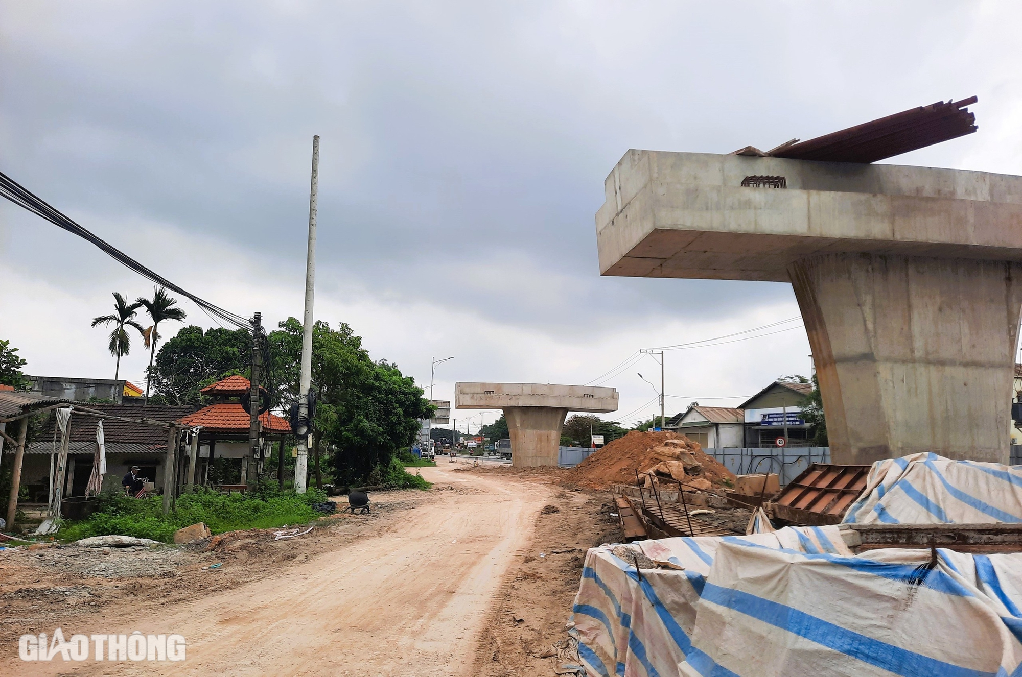 Gỡ vướng mặt bằng 3 n&uacute;t giao, cầu vượt cao tốc Vạn Ninh - Cam Lộ trong th&aacute;ng 3- Ảnh 10.