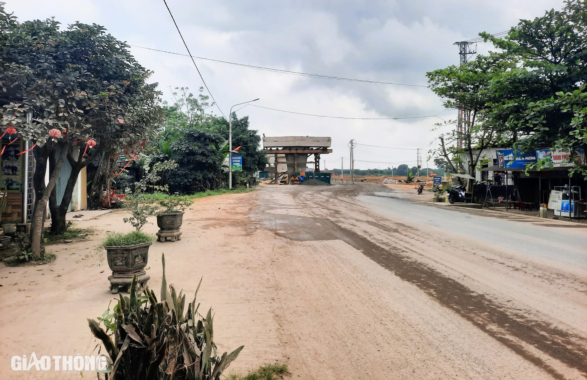 Gỡ vướng mặt bằng 3 n&uacute;t giao, cầu vượt cao tốc Vạn Ninh - Cam Lộ trong th&aacute;ng 3- Ảnh 5.