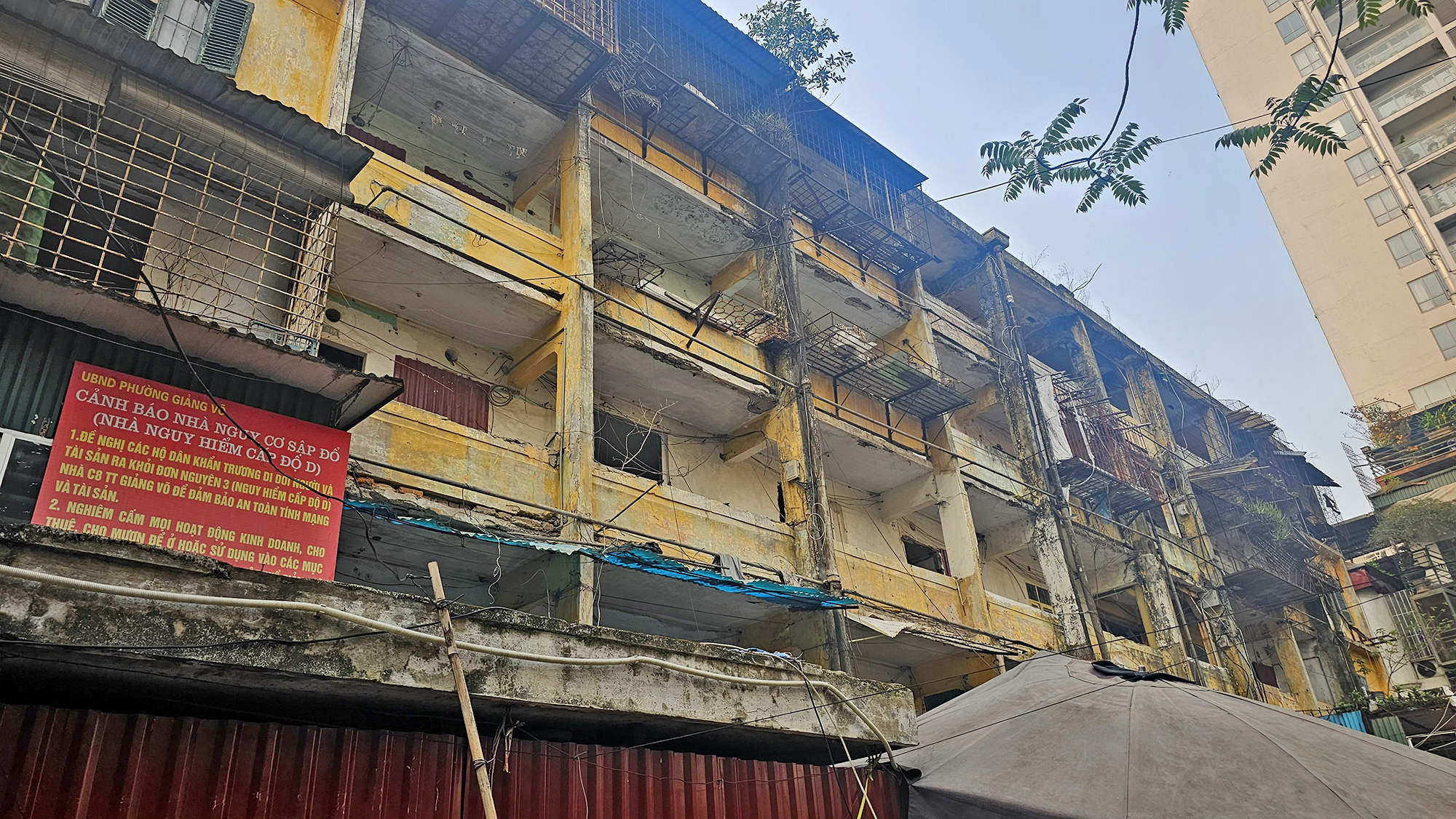 Hà Nội: Cuộc sống bất an bên trong ba khu tập thể xuống cấp- Ảnh 3. Hà Nội: Cuộc sống bất an bên trong ba khu tập thể xuống cấp- Ảnh 3.