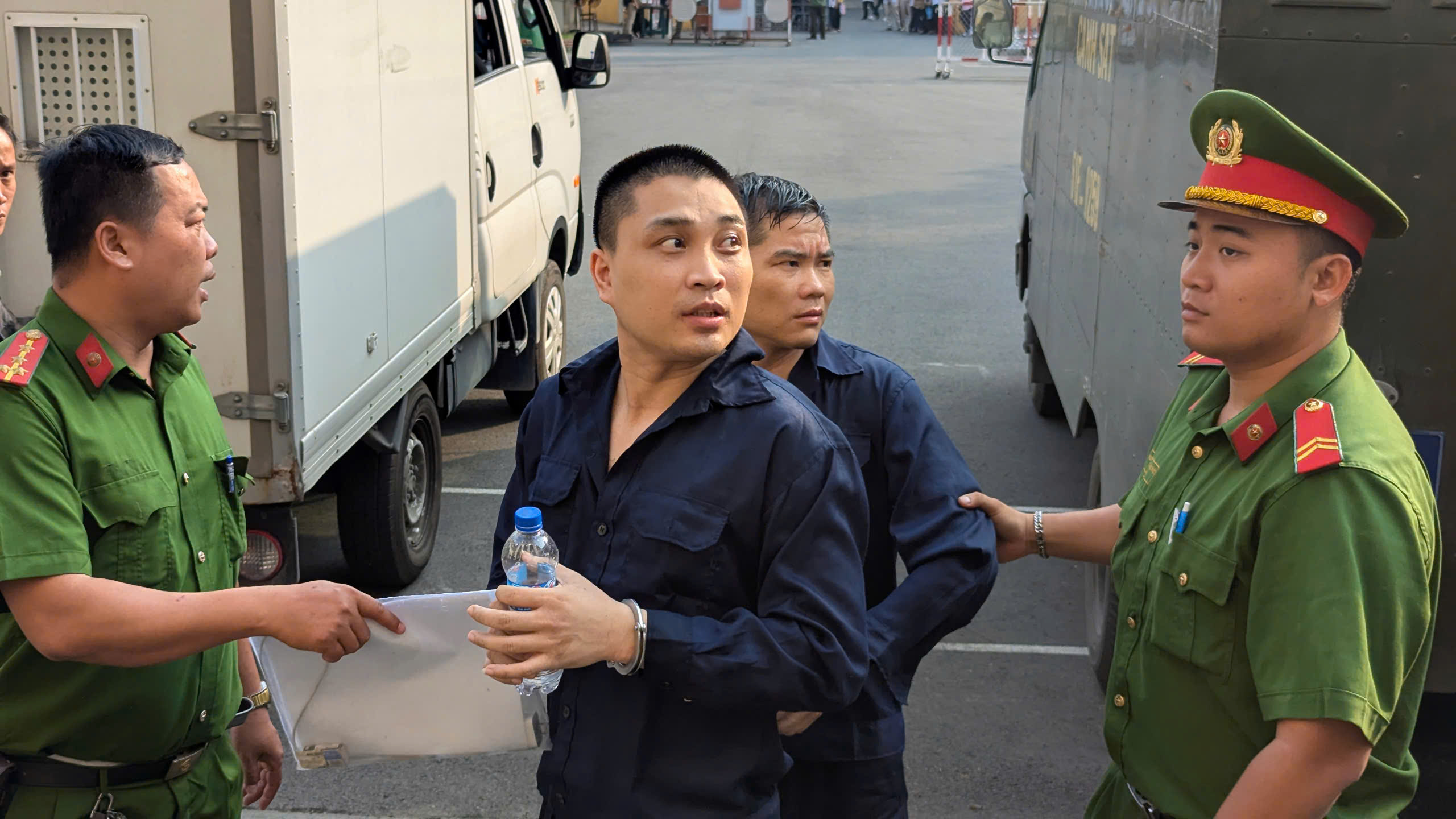 X&eacute;t xử nh&oacute;m cựu l&atilde;nh đạo tỉnh An Giang tiếp tay cho "c&aacute;t tặc" ho&agrave;nh h&agrave;nh- Ảnh 4.