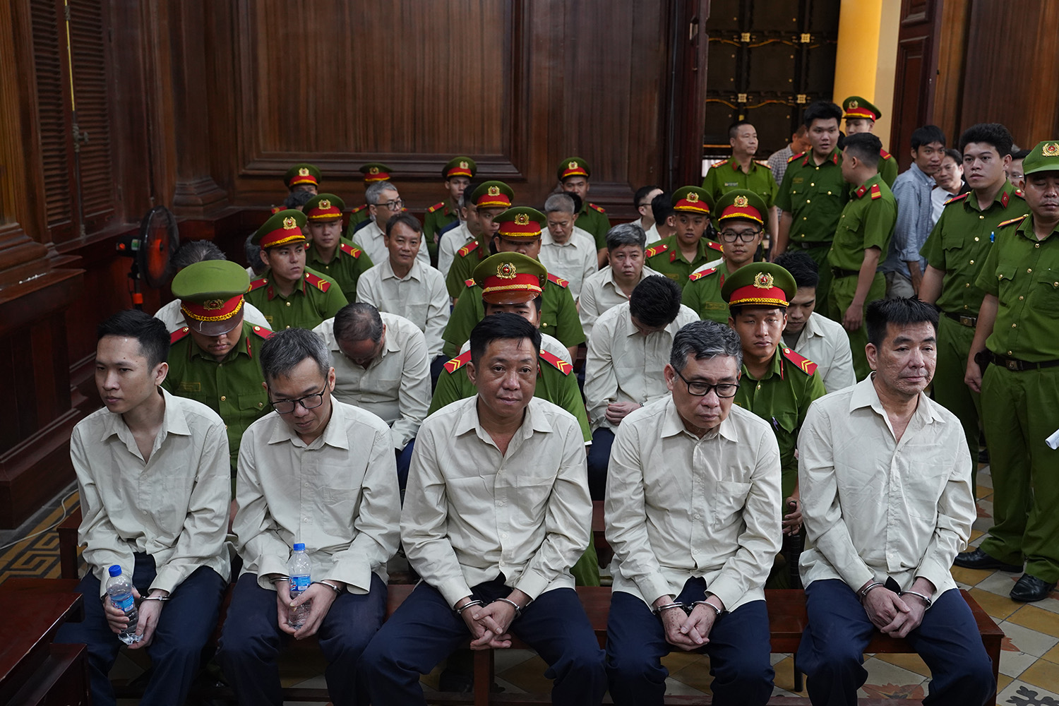 X&eacute;t xử nh&oacute;m cựu l&atilde;nh đạo tỉnh An Giang tiếp tay cho "c&aacute;t tặc" ho&agrave;nh h&agrave;nh- Ảnh 5.