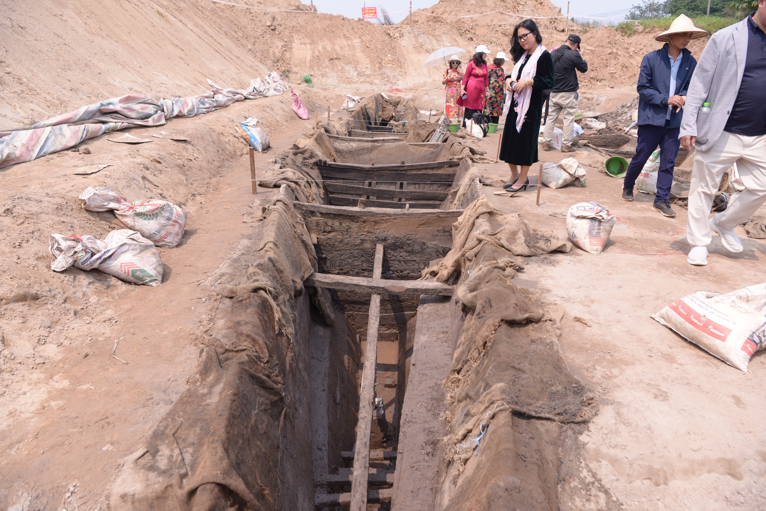 Nhiều hiện vật độc đáo trong 2 chiếc thuyền cổ ở Bắc Ninh vừa khai quật- Ảnh 12. Nhiều hiện vật độc đáo trong 2 chiếc thuyền cổ ở Bắc Ninh vừa khai quật- Ảnh 12.