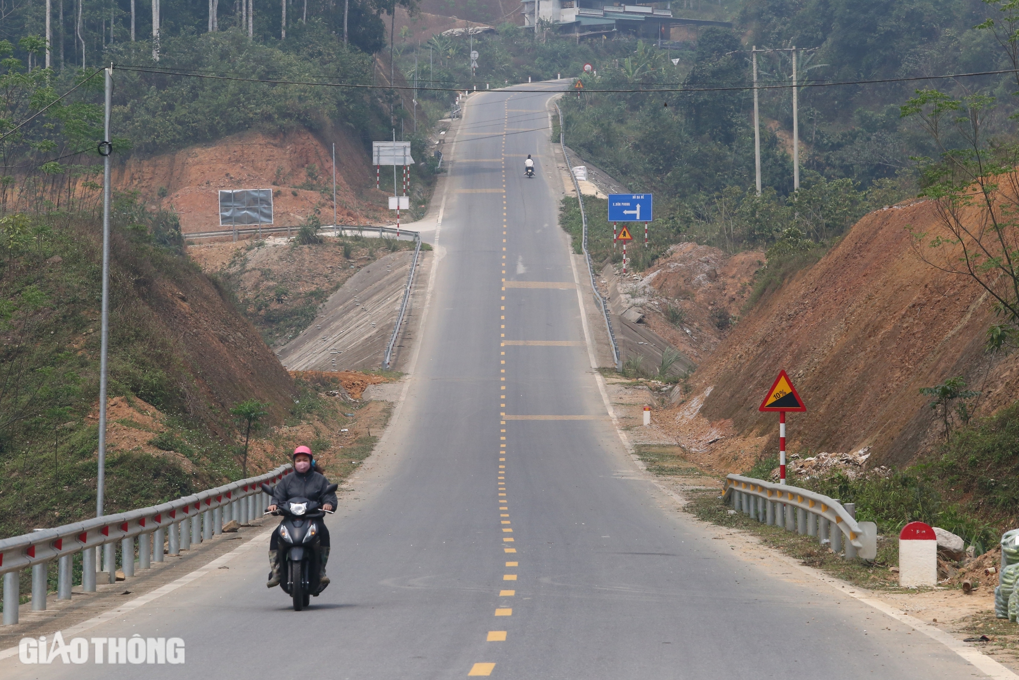 To&agrave;n cảnh tuyến đường 2.300 tỷ đồng đẹp nhất Bắc Kạn sau 4 năm thi c&ocirc;ng- Ảnh 1.