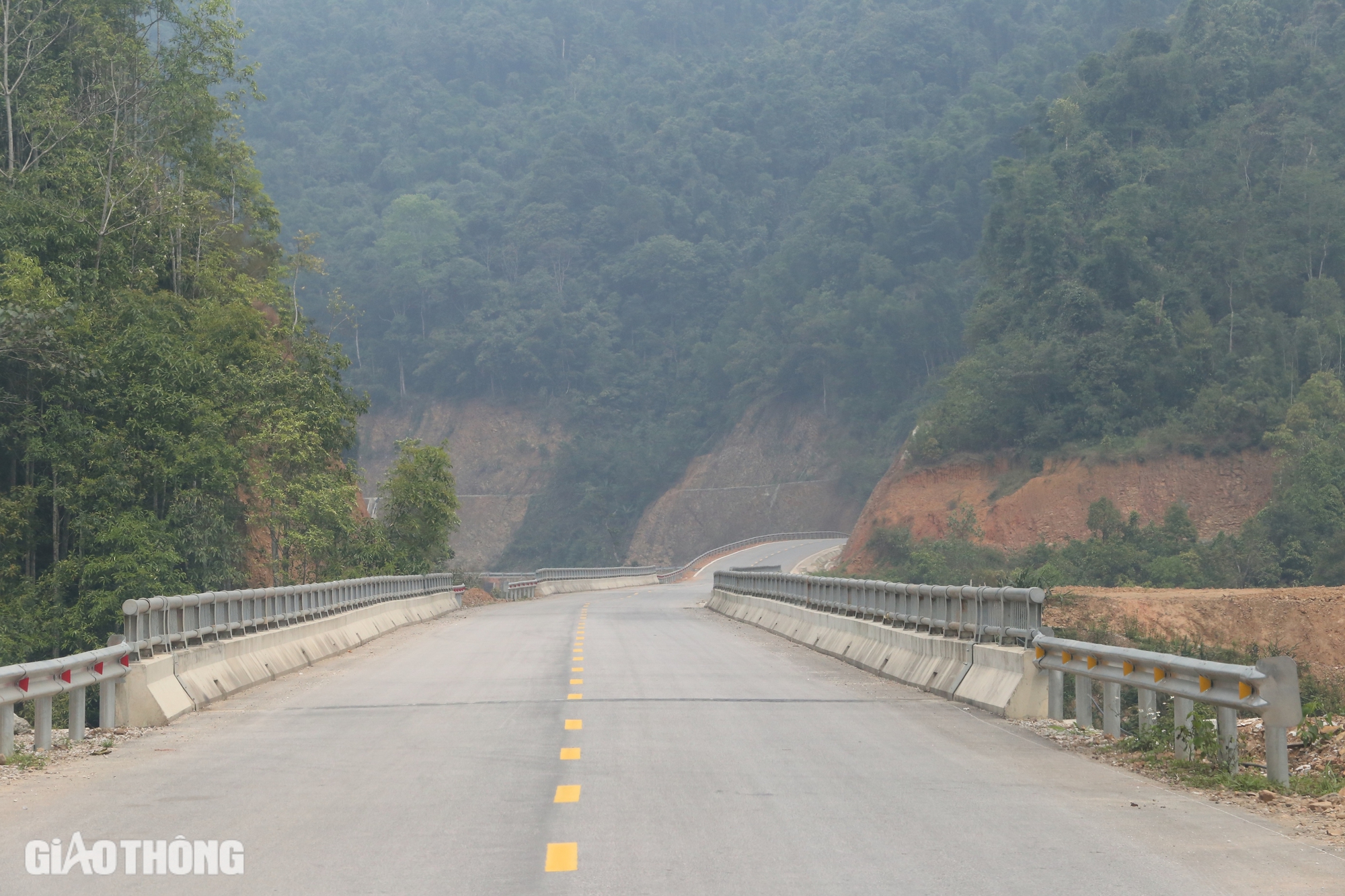 To&agrave;n cảnh tuyến đường 2.300 tỷ đồng đẹp nhất Bắc Kạn sau 4 năm thi c&ocirc;ng- Ảnh 3.