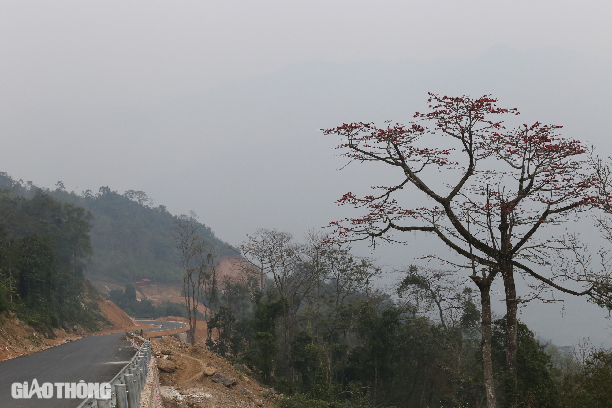 To&agrave;n cảnh tuyến đường 2.300 tỷ đồng đẹp nhất Bắc Kạn sau 4 năm thi c&ocirc;ng- Ảnh 12.