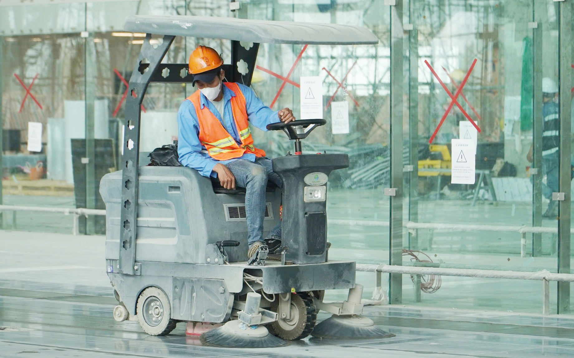 L&agrave;m việc ng&agrave;y đ&ecirc;m đưa nh&agrave; ga T3 T&acirc;n Sơn Nhất về đ&iacute;ch dịp 30/4