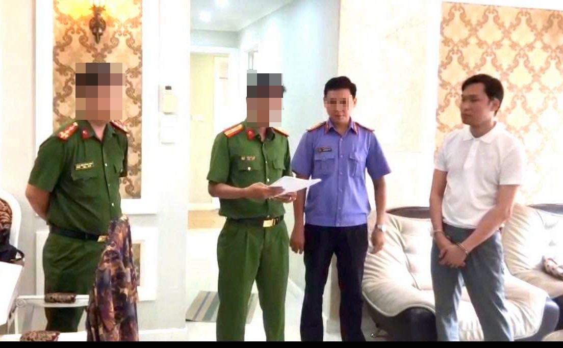 Lừa mua b&aacute;n xe Rolls Royce Phantom, chiếm đoạt 6,4 tỷ đồng- Ảnh 1.