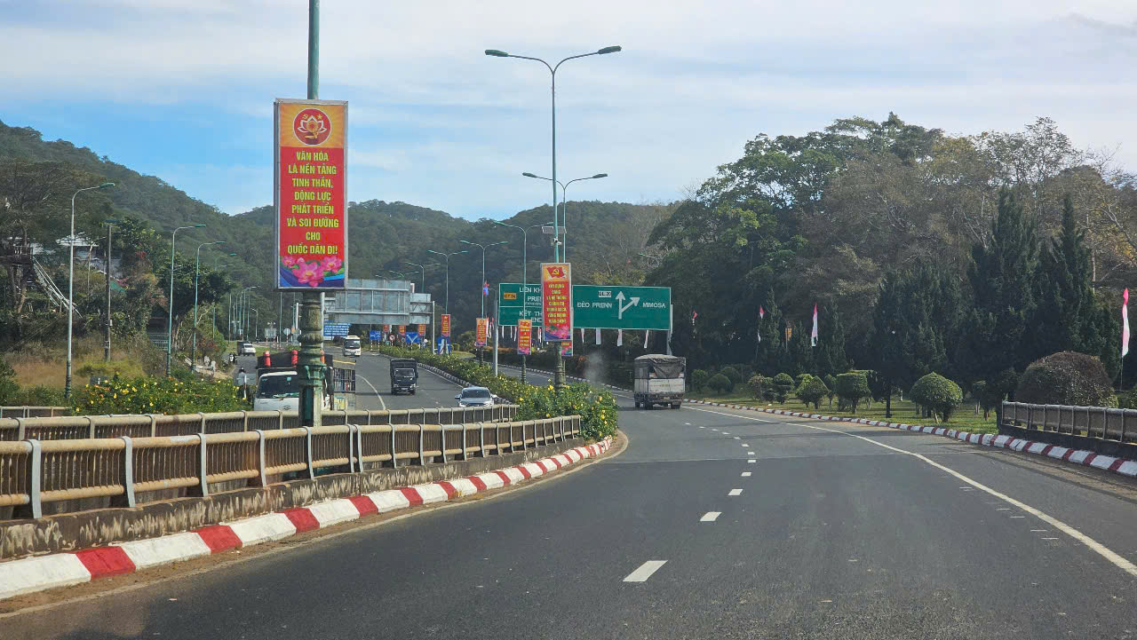 L&acirc;m Đồng: Đề xuất l&agrave;m đường gom, ngăn t&igrave;nh trạng ph&aacute; r&agrave;o cao tốc- Ảnh 3.