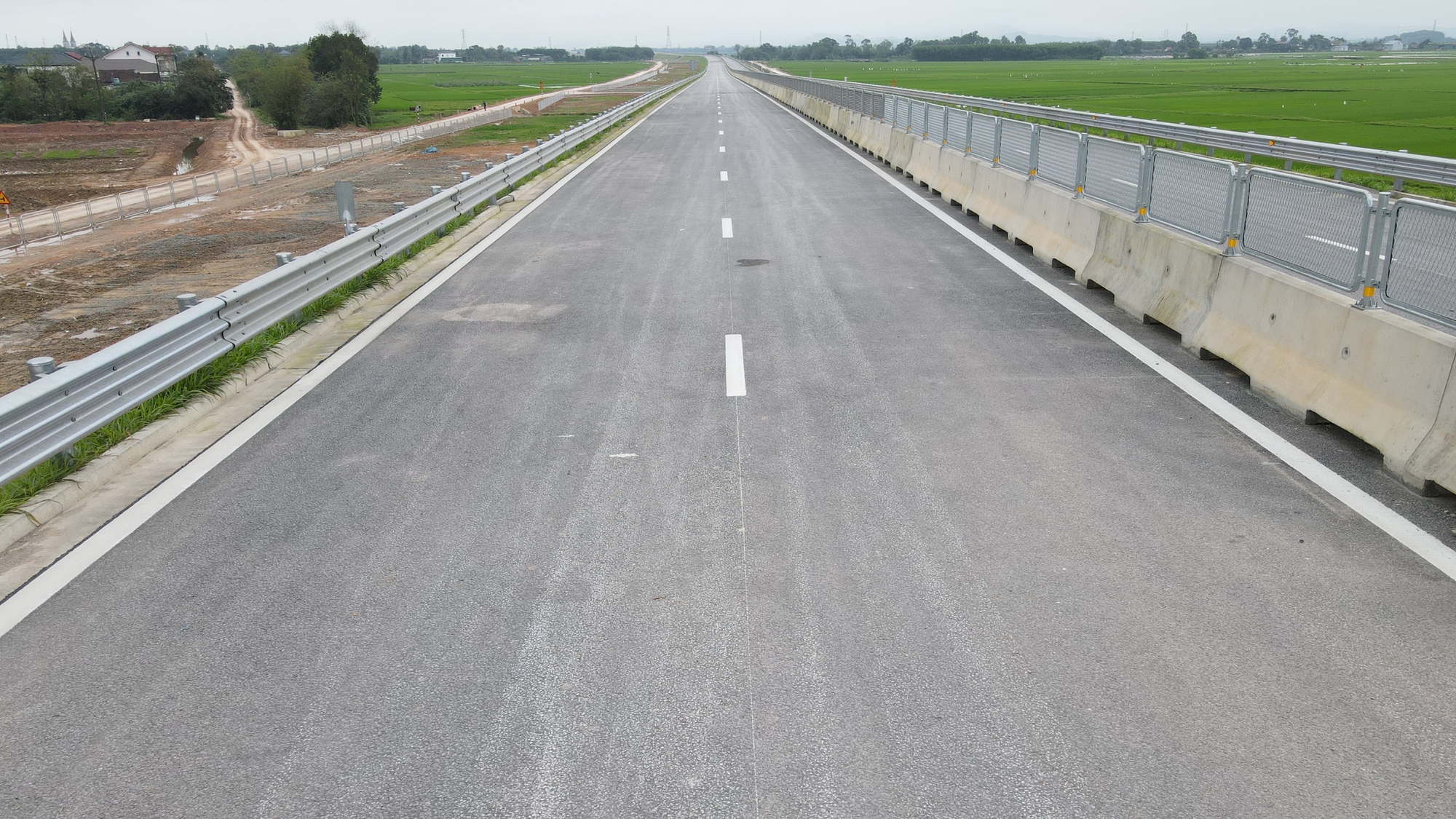 Ngắm cao tốc Bắc - Nam qua Quảng B&igrave;nh sau 2 năm thi c&ocirc;ng- Ảnh 13.