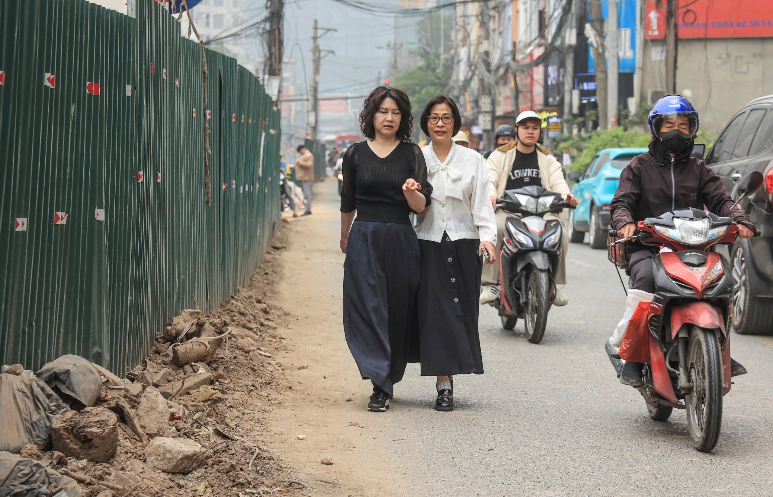 Cận cảnh thi c&ocirc;ng mở rộng gấp đ&ocirc;i đường Nguyễn Tu&acirc;n- Ảnh 10.