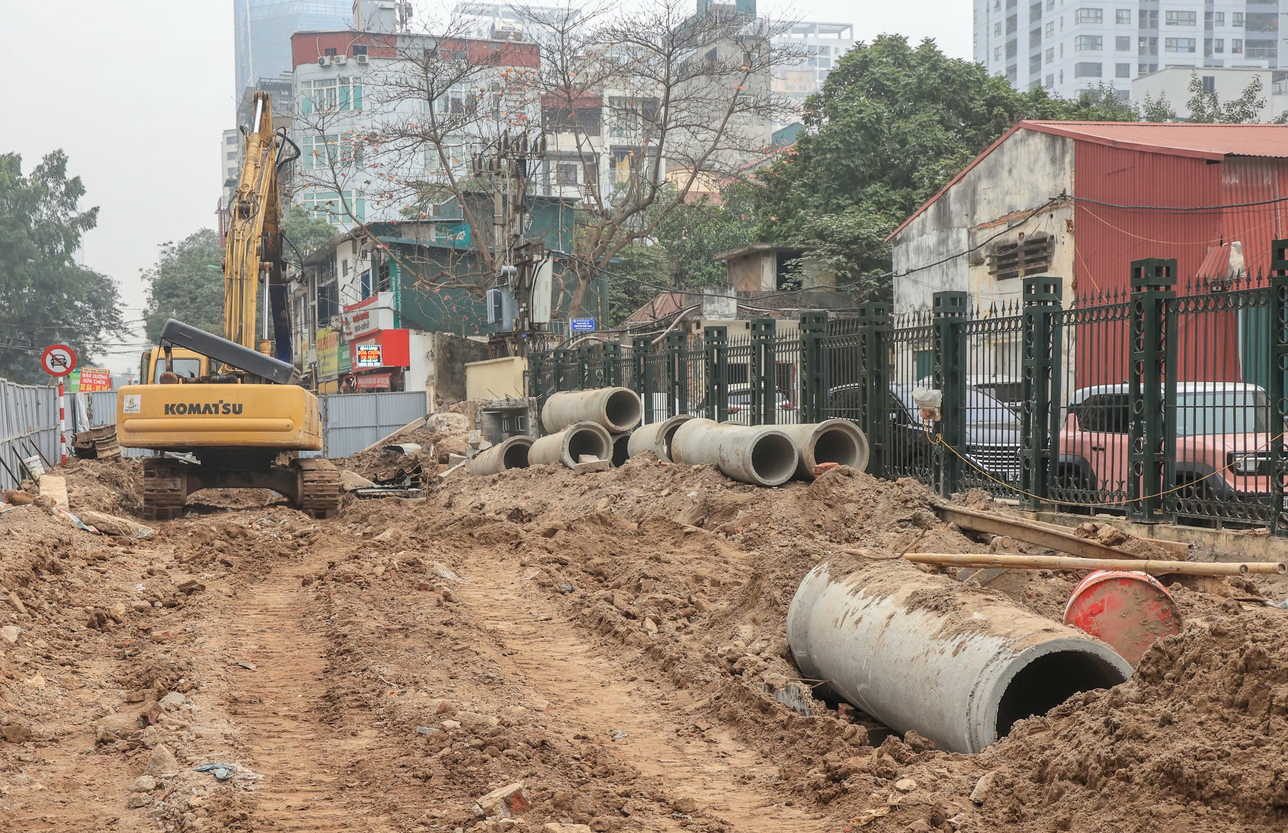 Cận cảnh thi c&ocirc;ng mở rộng gấp đ&ocirc;i đường Nguyễn Tu&acirc;n- Ảnh 8.