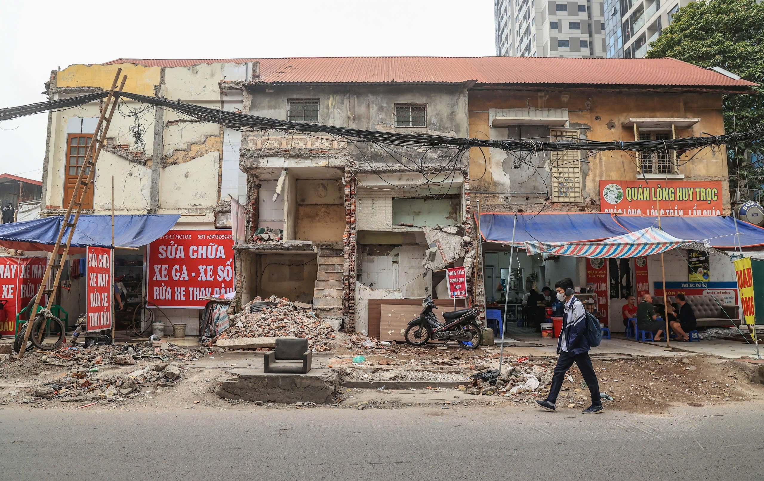 Cận cảnh thi c&ocirc;ng mở rộng gấp đ&ocirc;i đường Nguyễn Tu&acirc;n- Ảnh 4.