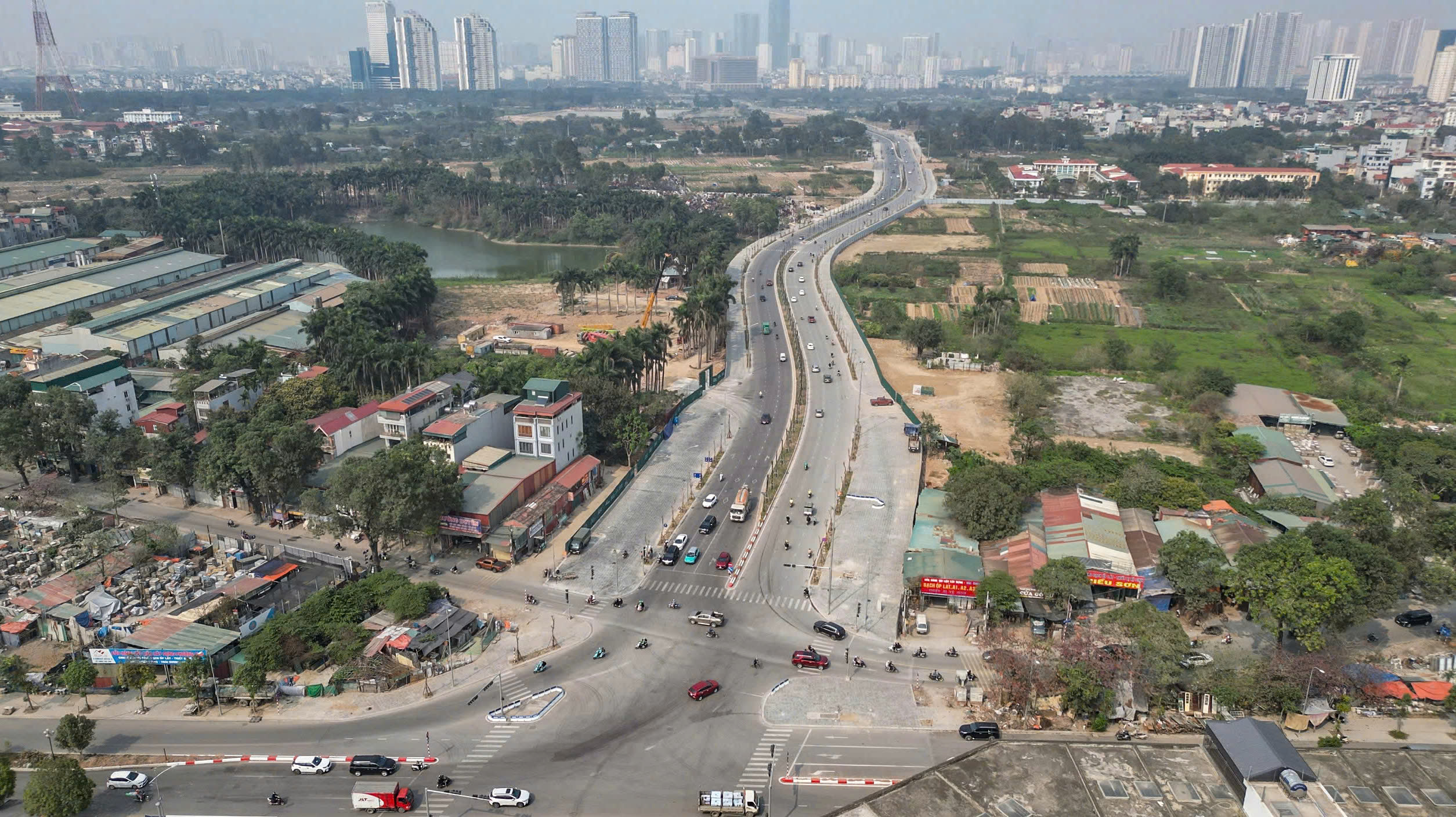 H&agrave; Nội: To&agrave;n cảnh đường L&ecirc; Quang Đạo sau hơn 2 năm thi c&ocirc;ng- Ảnh 9.