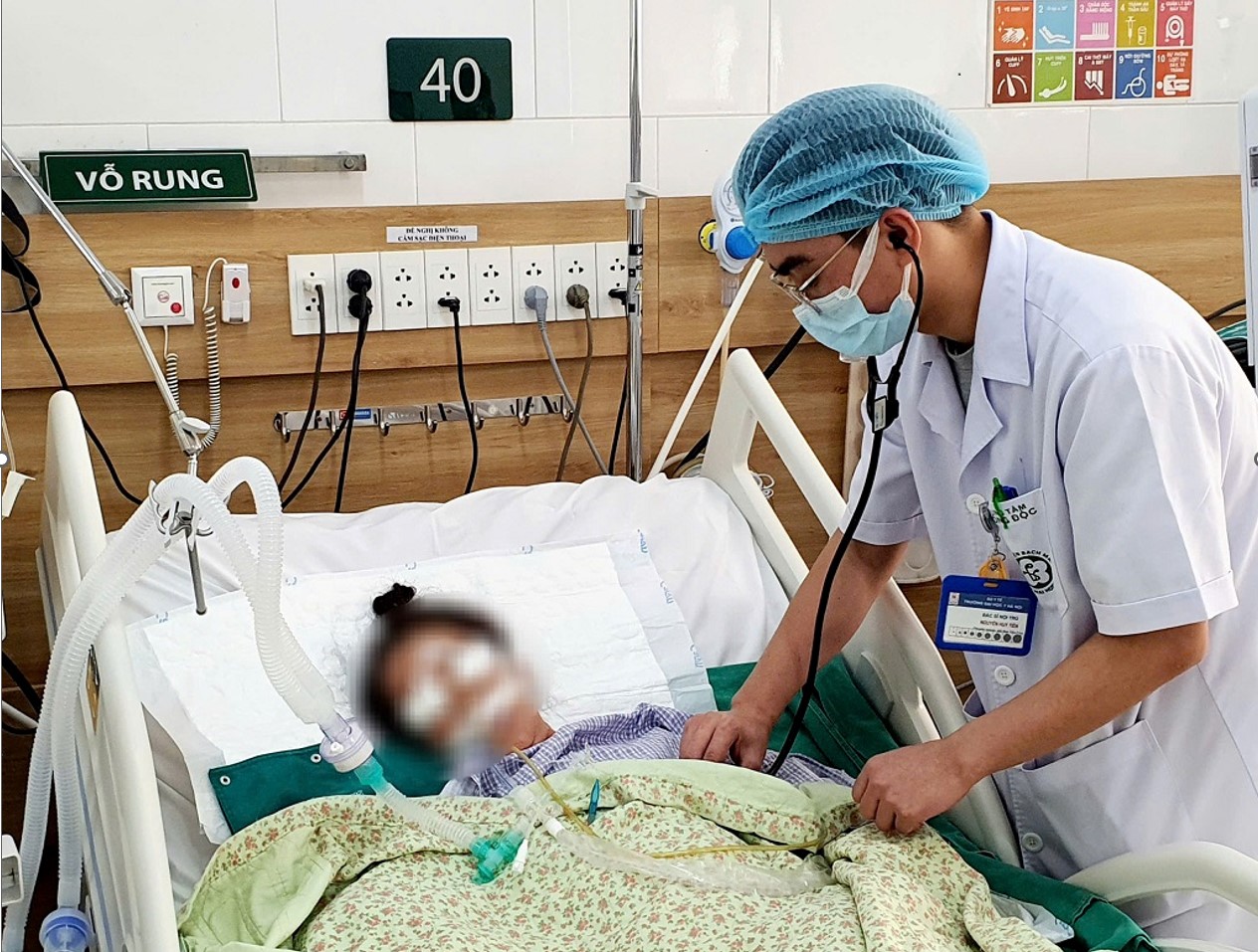 Bỏ thuốc điều trị để d&ugrave;ng nước kiềm, người phụ nữ 67 tuổi nguy kịch- Ảnh 1.