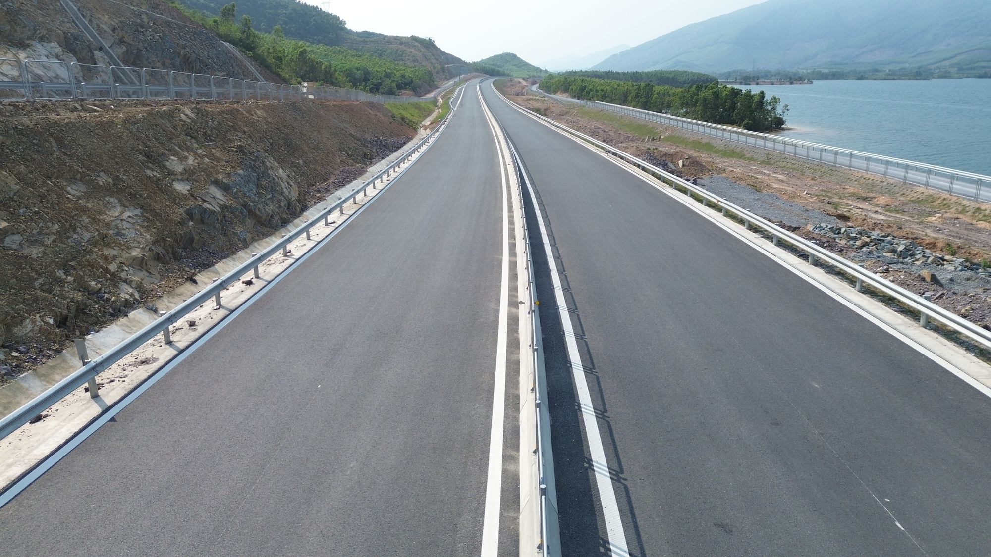 Ngắm cao tốc Bắc - Nam qua Quảng B&igrave;nh sau 2 năm thi c&ocirc;ng- Ảnh 3.