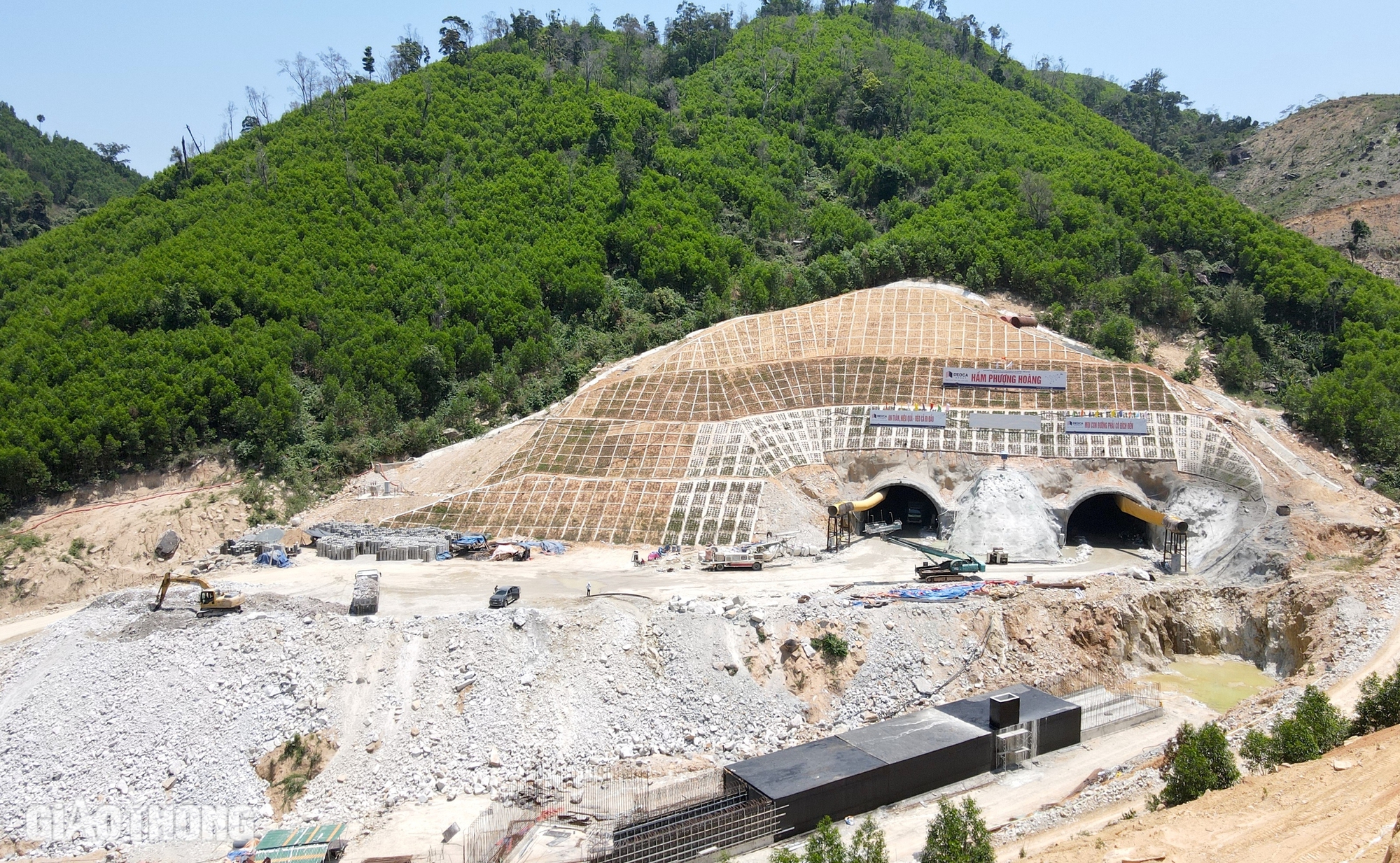 Hầm Phượng Ho&agrave;ng tr&ecirc;n cao tốc Kh&aacute;nh H&ograve;a - Bu&ocirc;n Ma Thuột hiện thi c&ocirc;ng ra sao?- Ảnh 1.