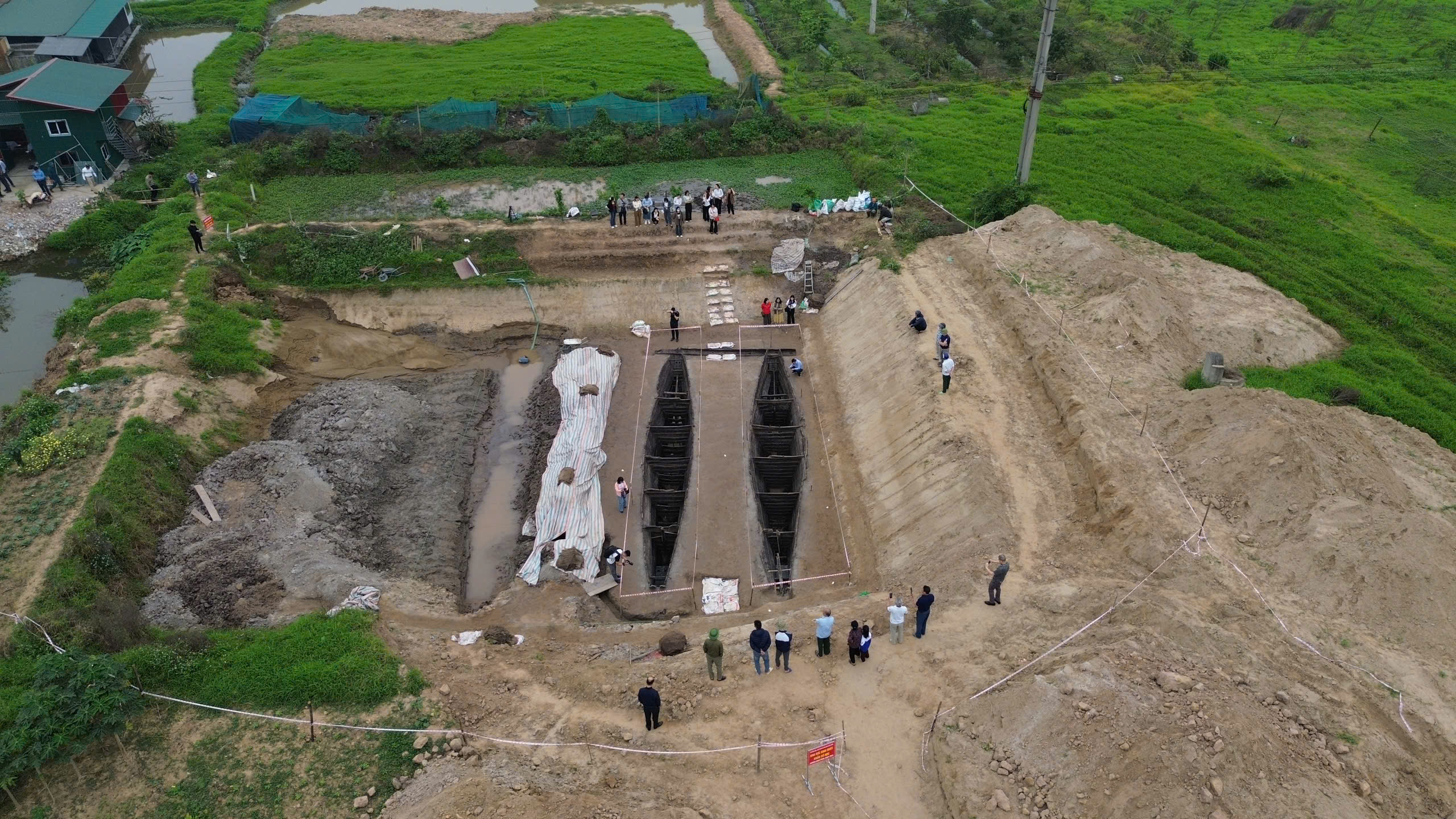 Đề xuất biện pháp bảo vệ 2 thuyền cổ vừa khai quật ở Bắc Ninh- Ảnh 1. Đề xuất biện pháp bảo vệ 2 thuyền cổ vừa khai quật ở Bắc Ninh- Ảnh 1.