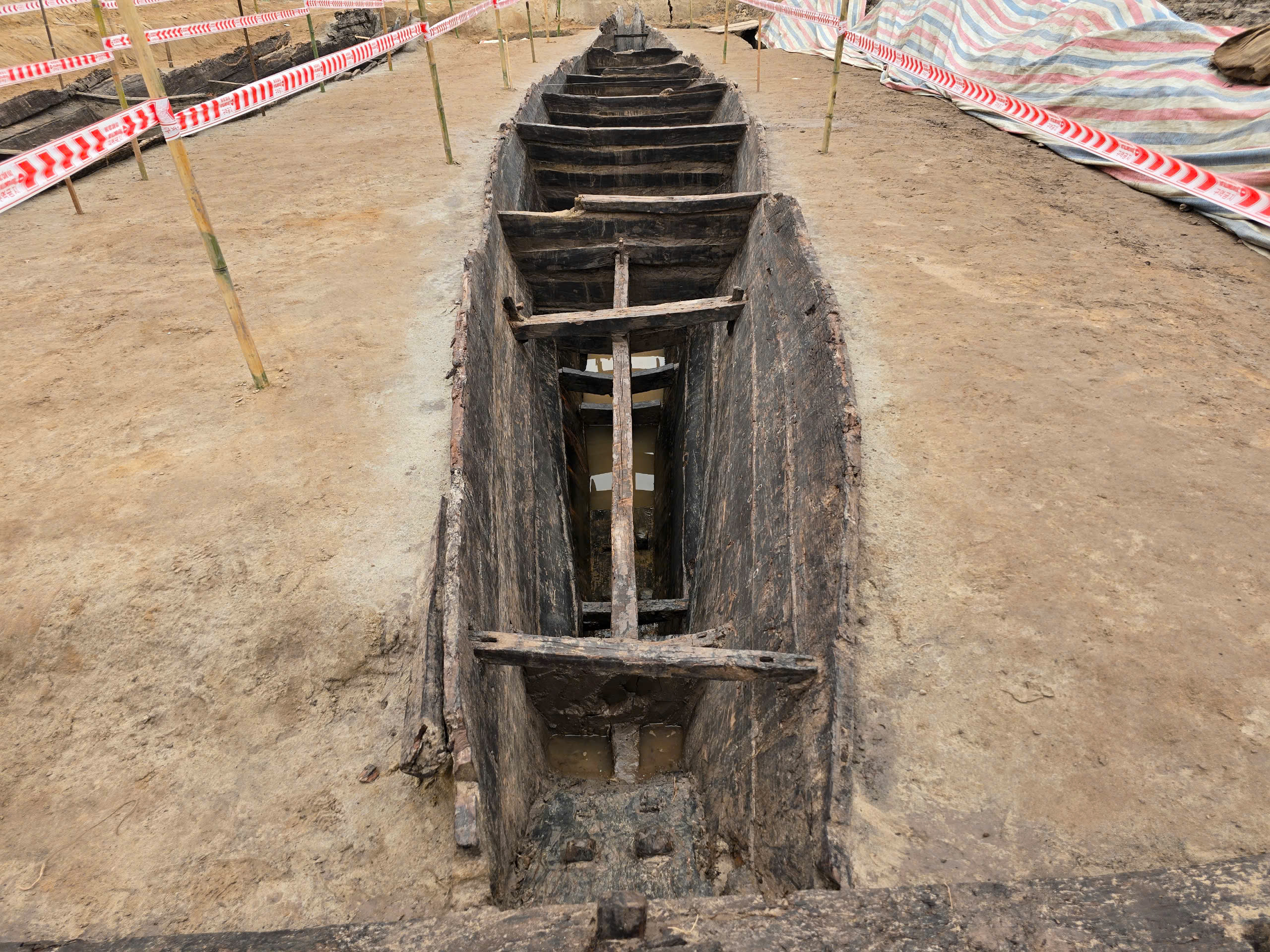 Đề xuất biện pháp bảo vệ 2 thuyền cổ vừa khai quật ở Bắc Ninh- Ảnh 2. Đề xuất biện pháp bảo vệ 2 thuyền cổ vừa khai quật ở Bắc Ninh- Ảnh 2.