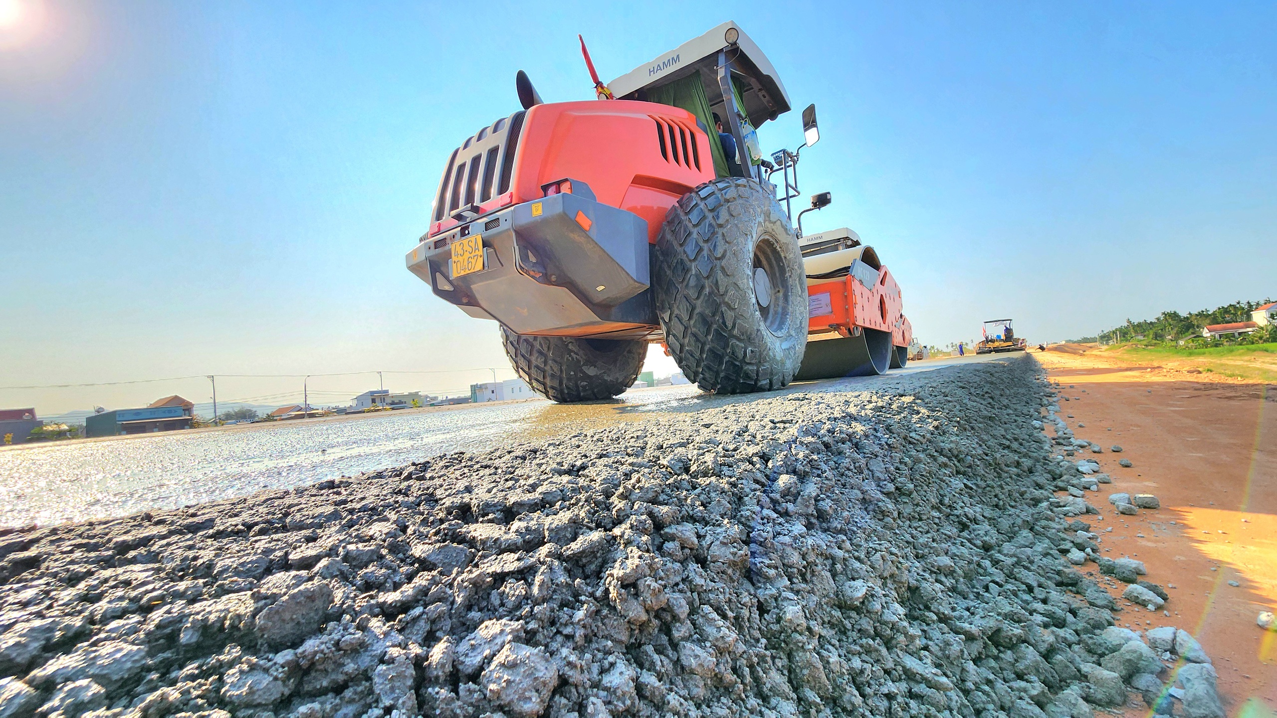 Đất đắp dồi d&agrave;o, nh&agrave; thầu tăng tốc thi c&ocirc;ng nền đường cao tốc Quảng Ng&atilde;i - Ho&agrave;i Nhơn- Ảnh 12.