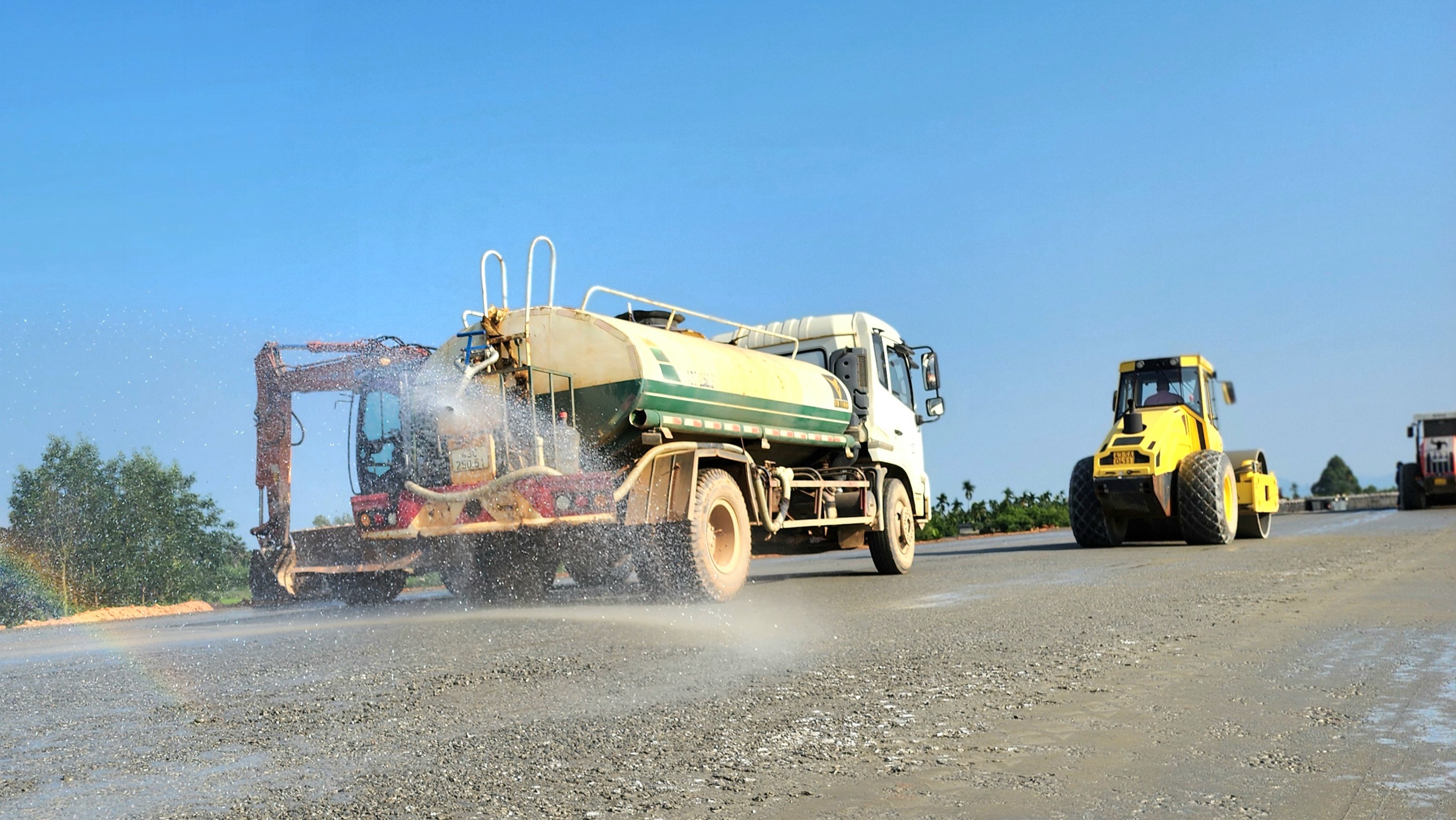 Đất đắp dồi d&agrave;o, nh&agrave; thầu tăng tốc thi c&ocirc;ng nền đường cao tốc Quảng Ng&atilde;i - Ho&agrave;i Nhơn- Ảnh 11.