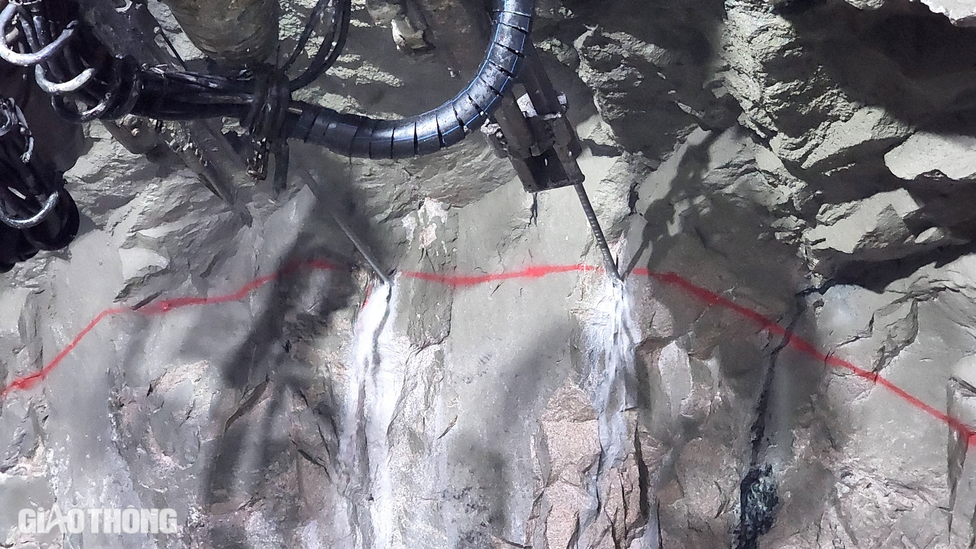 Hầm Phượng Ho&agrave;ng tr&ecirc;n cao tốc Kh&aacute;nh H&ograve;a - Bu&ocirc;n Ma Thuột hiện thi c&ocirc;ng ra sao?- Ảnh 3.