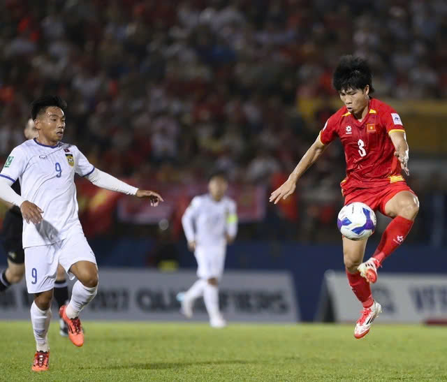 Từ điểm yếu, vị tr&iacute; n&agrave;y bỗng h&oacute;a nguồn sức mạnh mới của tuyển Việt Nam- Ảnh 1.