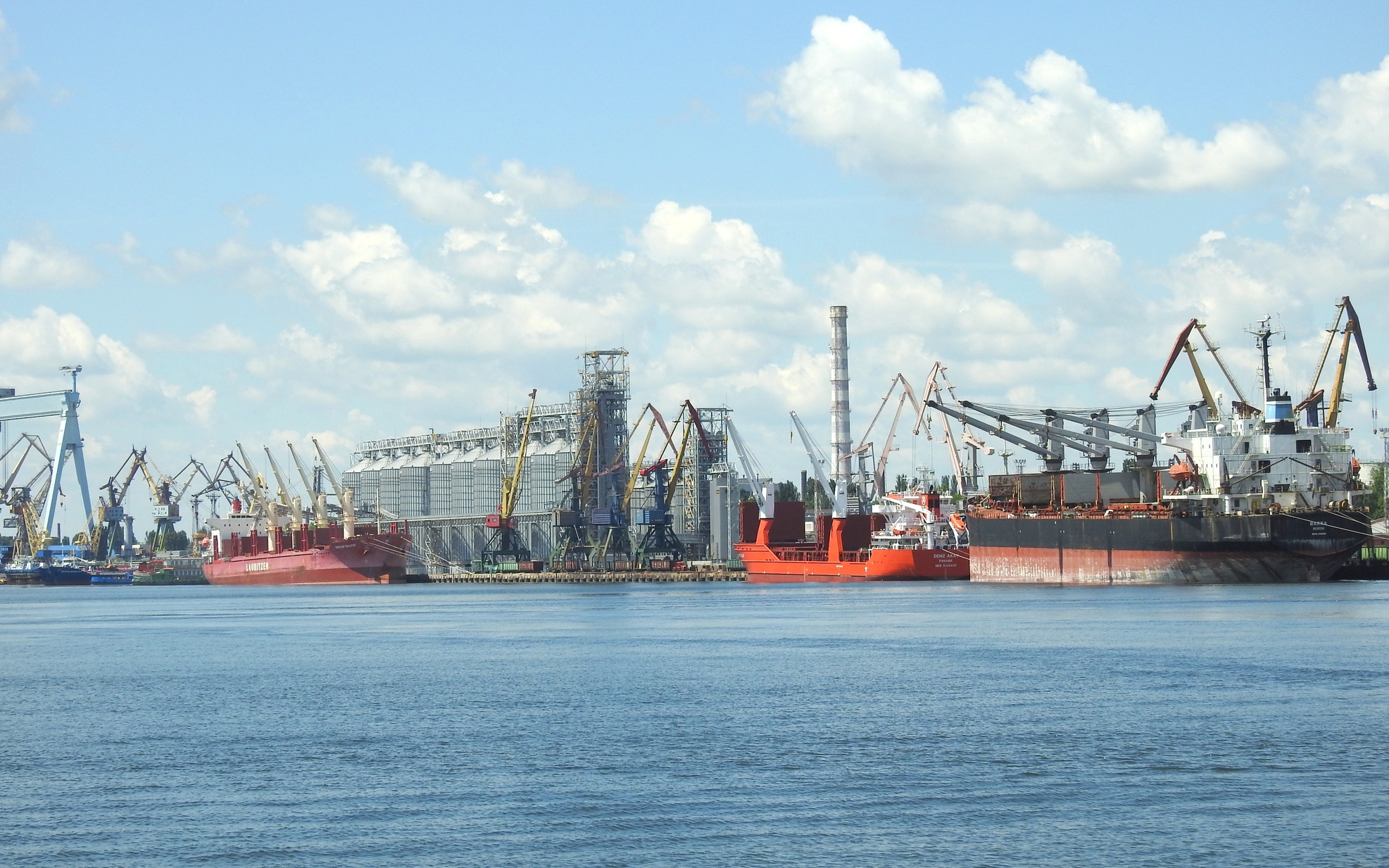 Ukraine tố Nga kh&ocirc;ng k&iacute;ch cảng biển trong đ&ecirc;m, mở đường tiếp cận Biển Đen