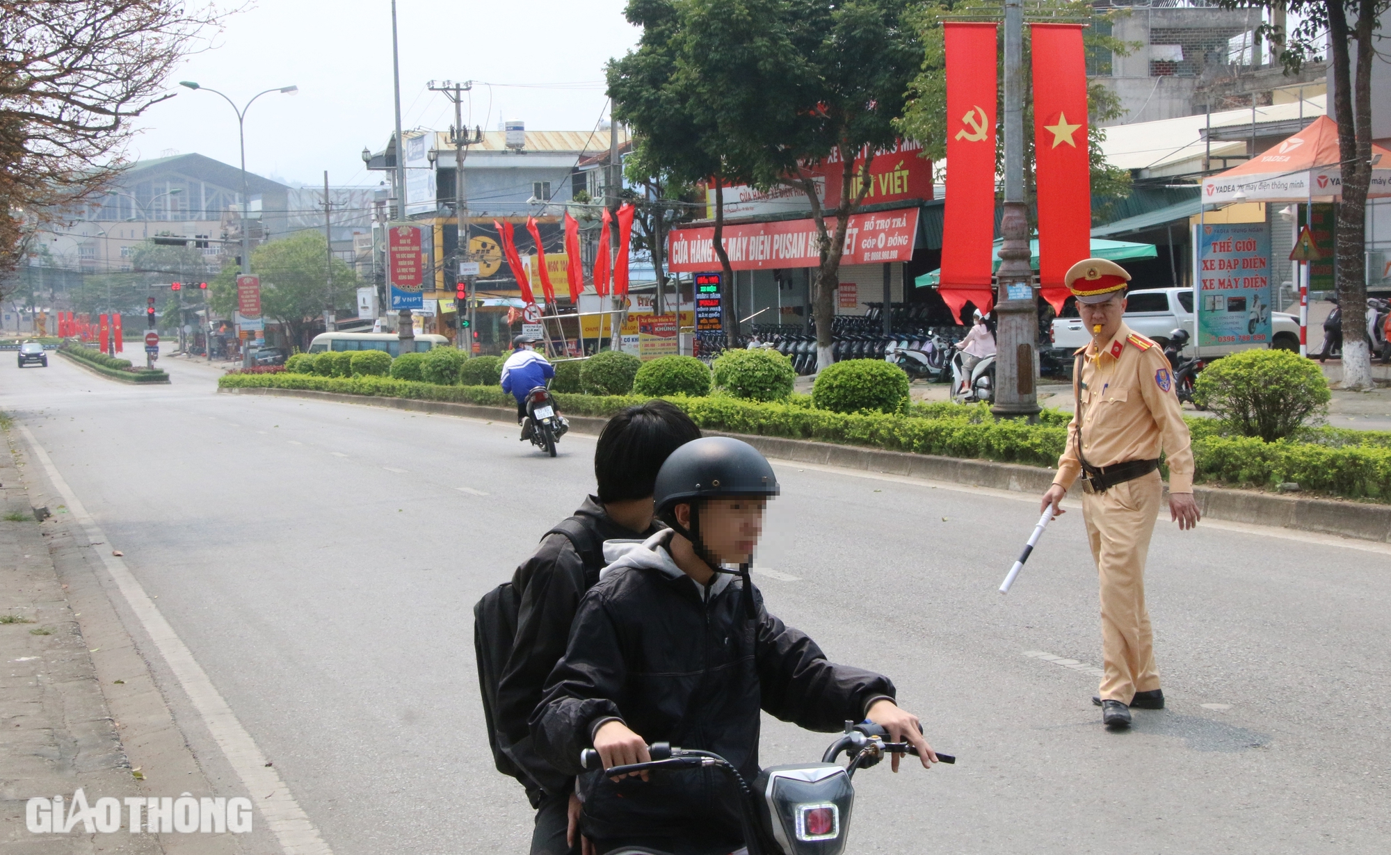 Bắc Kạn: Tăng cường tuy&ecirc;n truyền, xử l&yacute; học sinh vi phạm giao th&ocirc;ng- Ảnh 11.