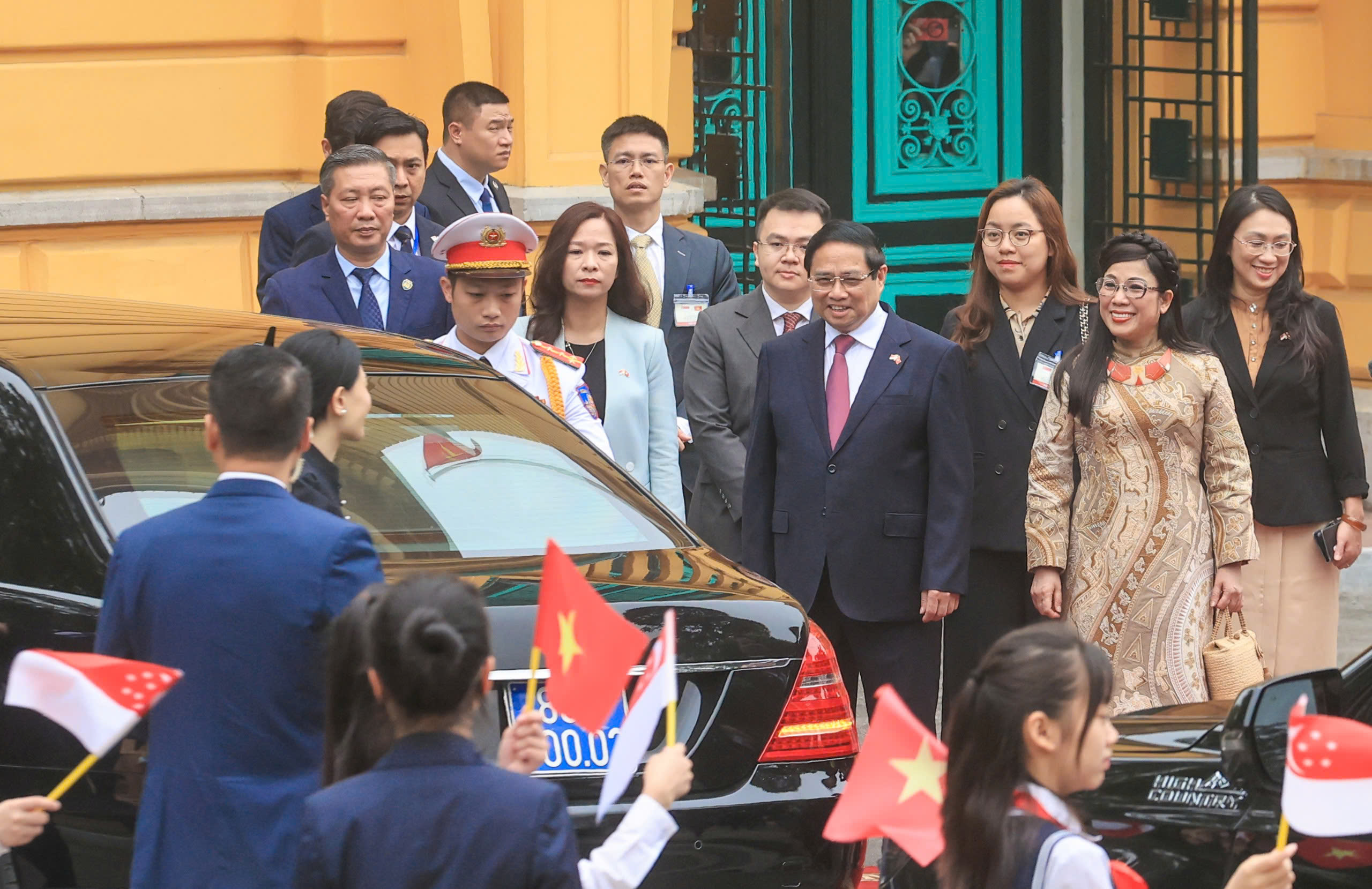 Thủ tướng Phạm Minh Ch&iacute;nh chủ tr&igrave; lễ đ&oacute;n ch&iacute;nh thức Thủ tướng Singapore Lawrence Wong- Ảnh 2.