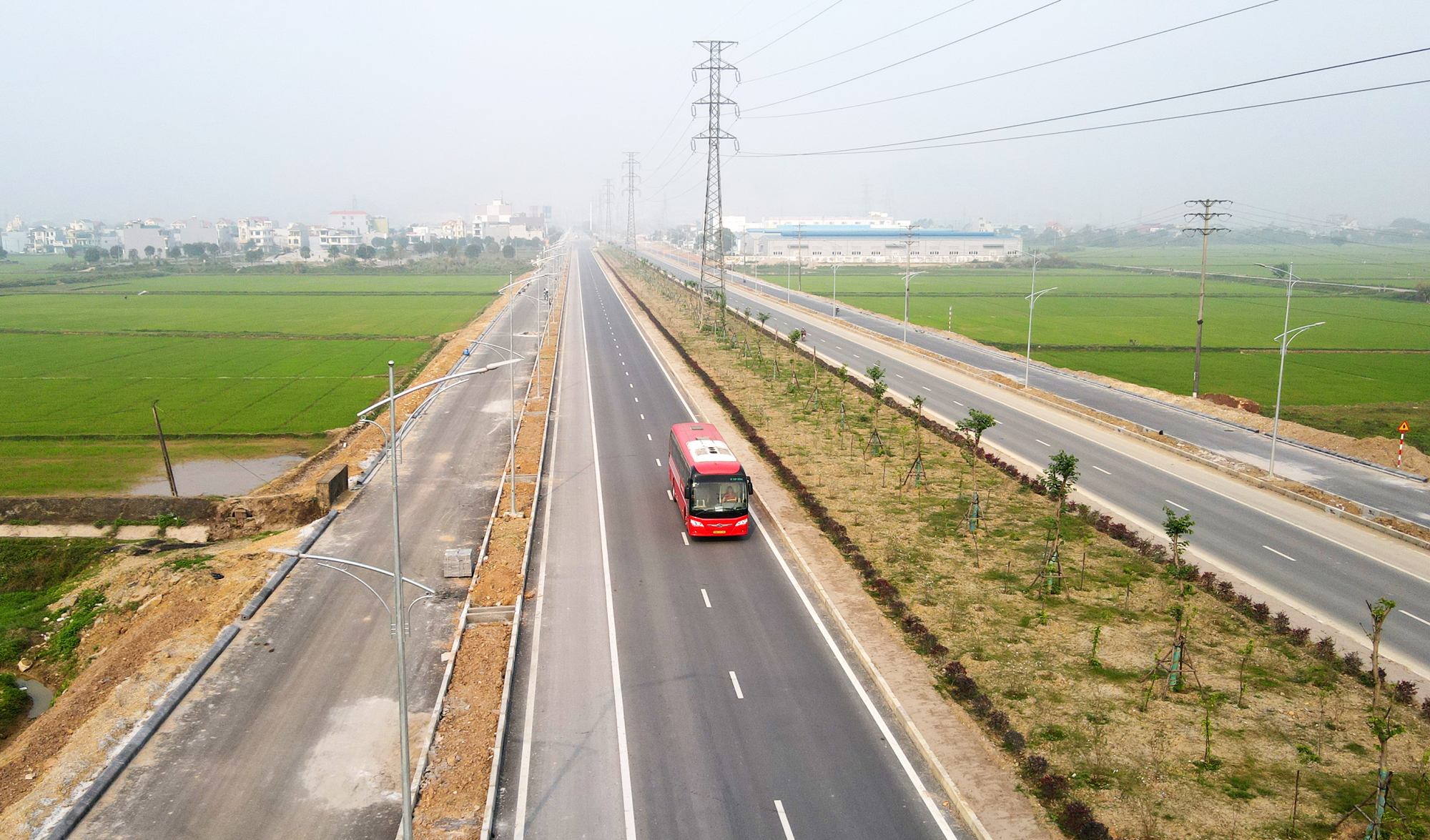 Hết vướng mặt bằng, đường h&agrave;nh lang Đ&ocirc;ng T&acirc;y 3.700 tỷ ở H&agrave; Nam băng về đ&iacute;ch- Ảnh 18.