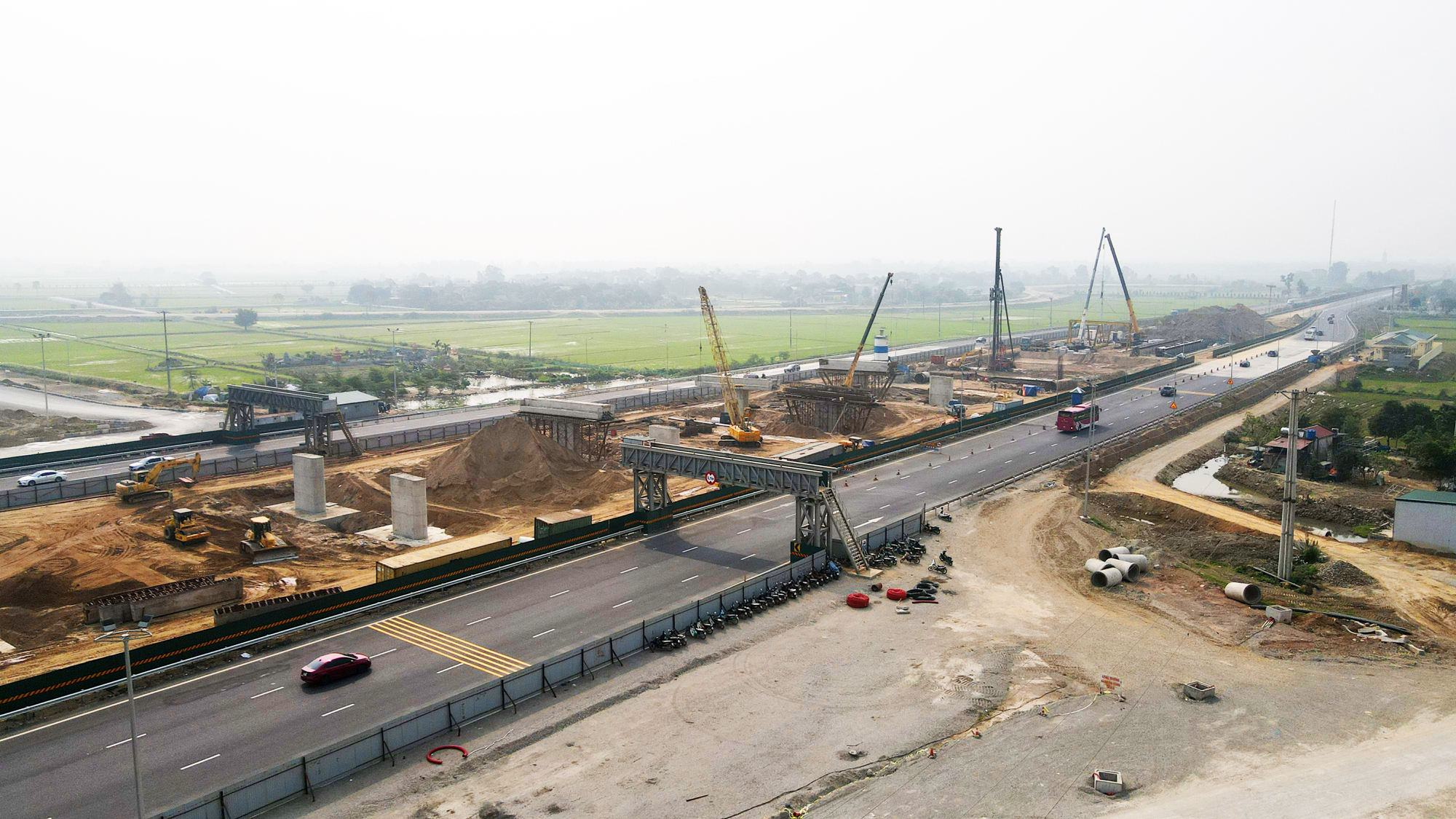 Hết vướng mặt bằng, đường h&agrave;nh lang Đ&ocirc;ng T&acirc;y 3.700 tỷ ở H&agrave; Nam băng về đ&iacute;ch- Ảnh 16.