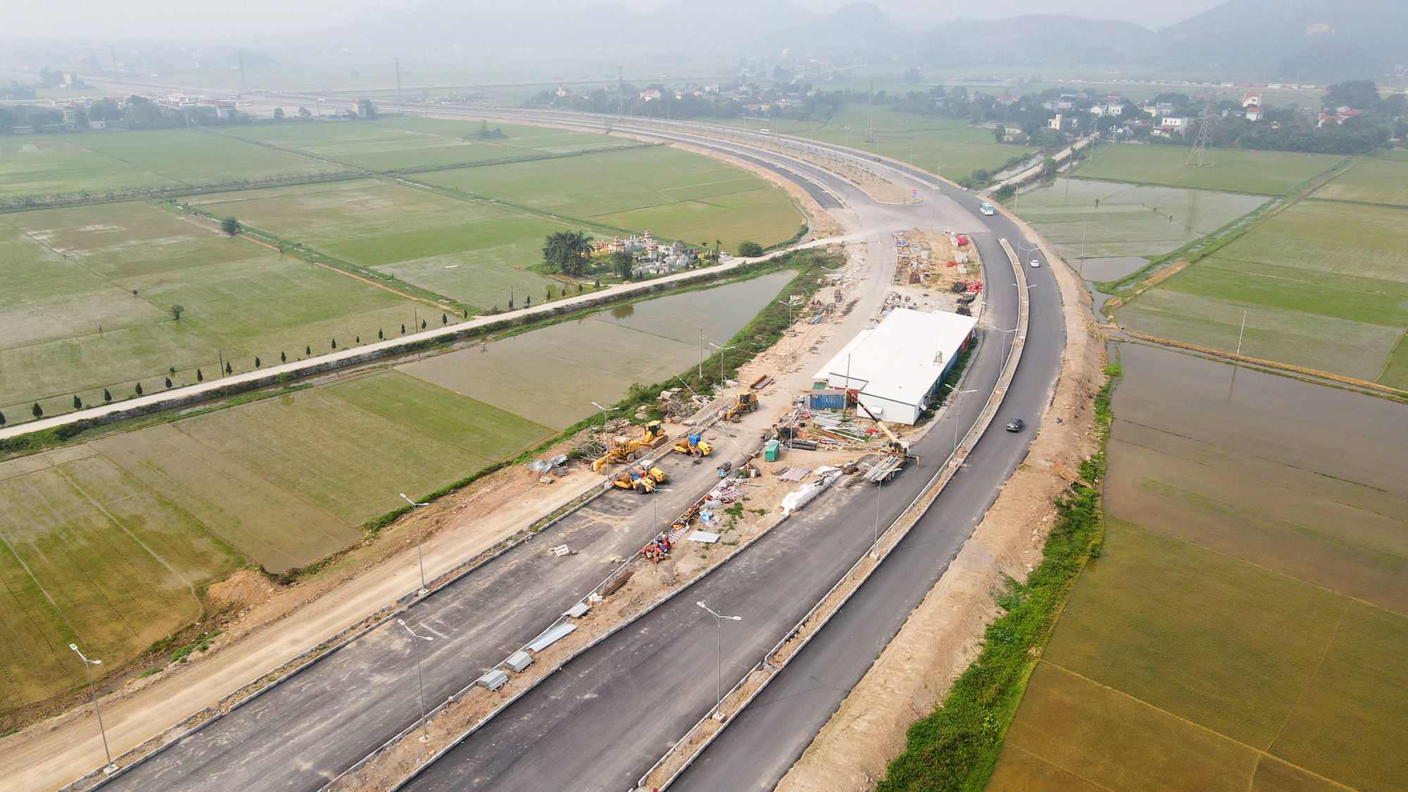 Hết vướng mặt bằng, đường h&agrave;nh lang Đ&ocirc;ng T&acirc;y 3.700 tỷ ở H&agrave; Nam băng về đ&iacute;ch- Ảnh 6.