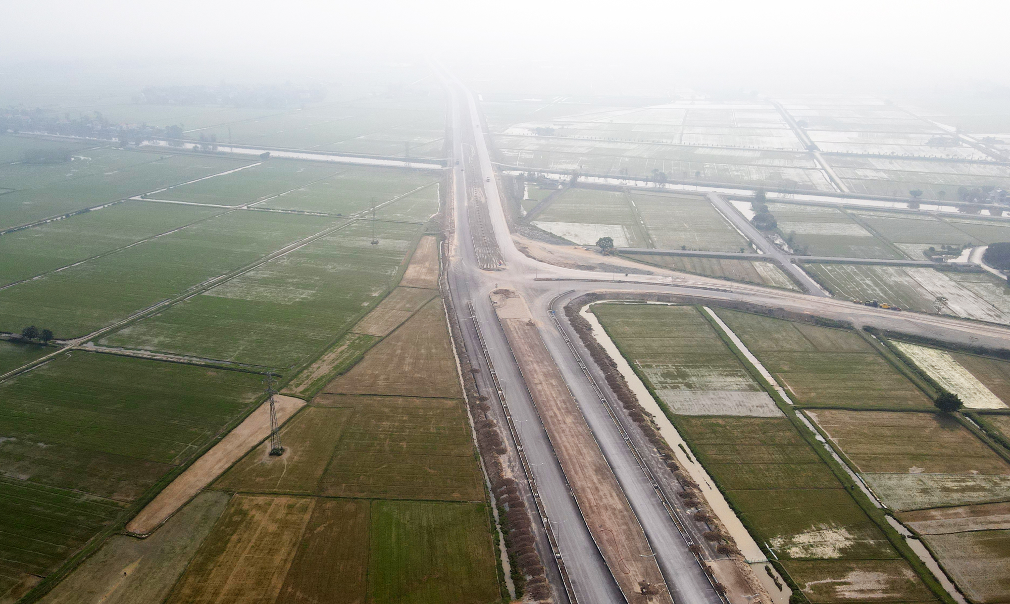 Hết vướng mặt bằng, đường h&agrave;nh lang Đ&ocirc;ng T&acirc;y 3.700 tỷ ở H&agrave; Nam băng về đ&iacute;ch- Ảnh 15.