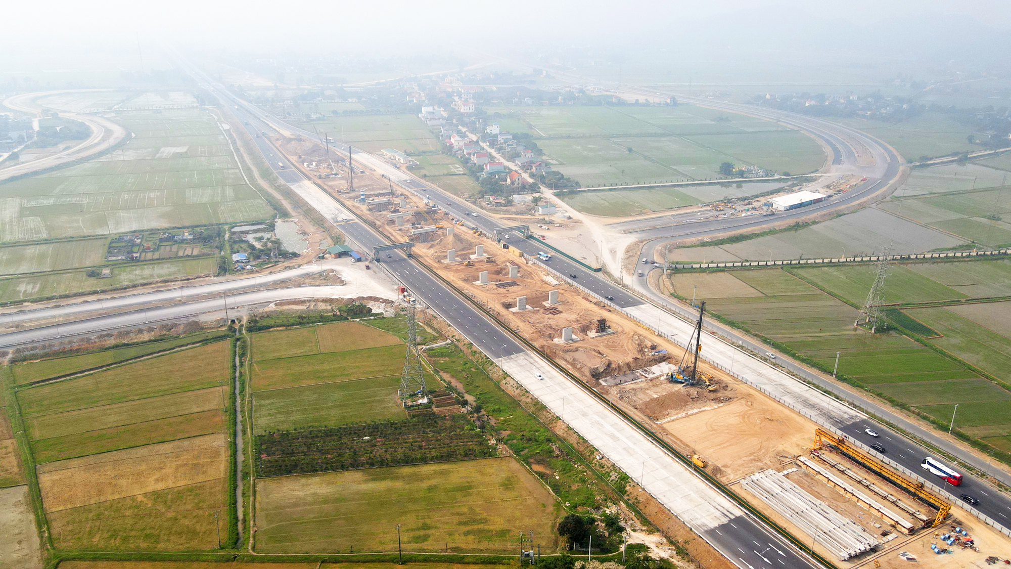 Hết vướng mặt bằng, đường h&agrave;nh lang Đ&ocirc;ng T&acirc;y 3.700 tỷ ở H&agrave; Nam băng về đ&iacute;ch- Ảnh 17.