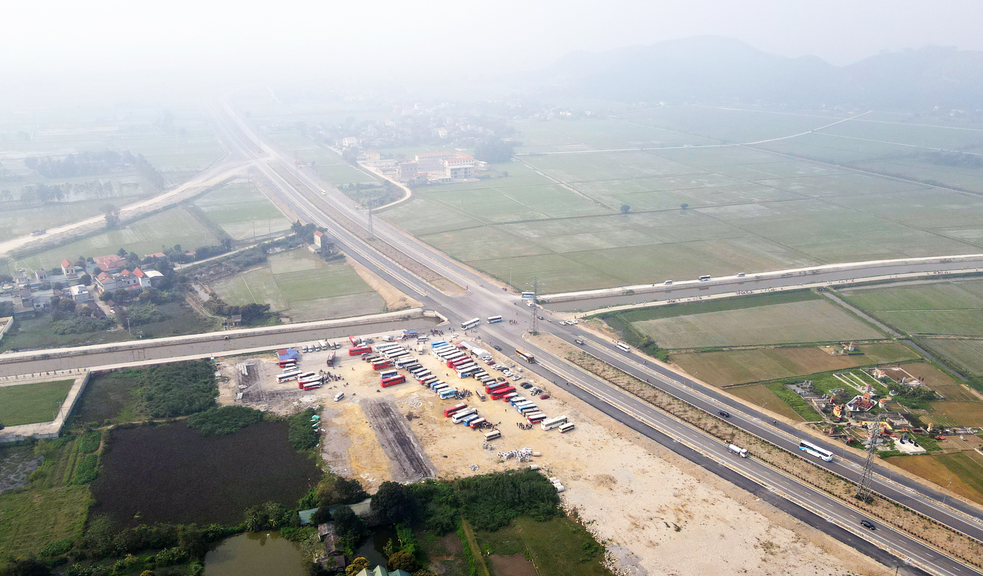 Hết vướng mặt bằng, đường h&agrave;nh lang Đ&ocirc;ng T&acirc;y 3.700 tỷ ở H&agrave; Nam băng về đ&iacute;ch- Ảnh 13.