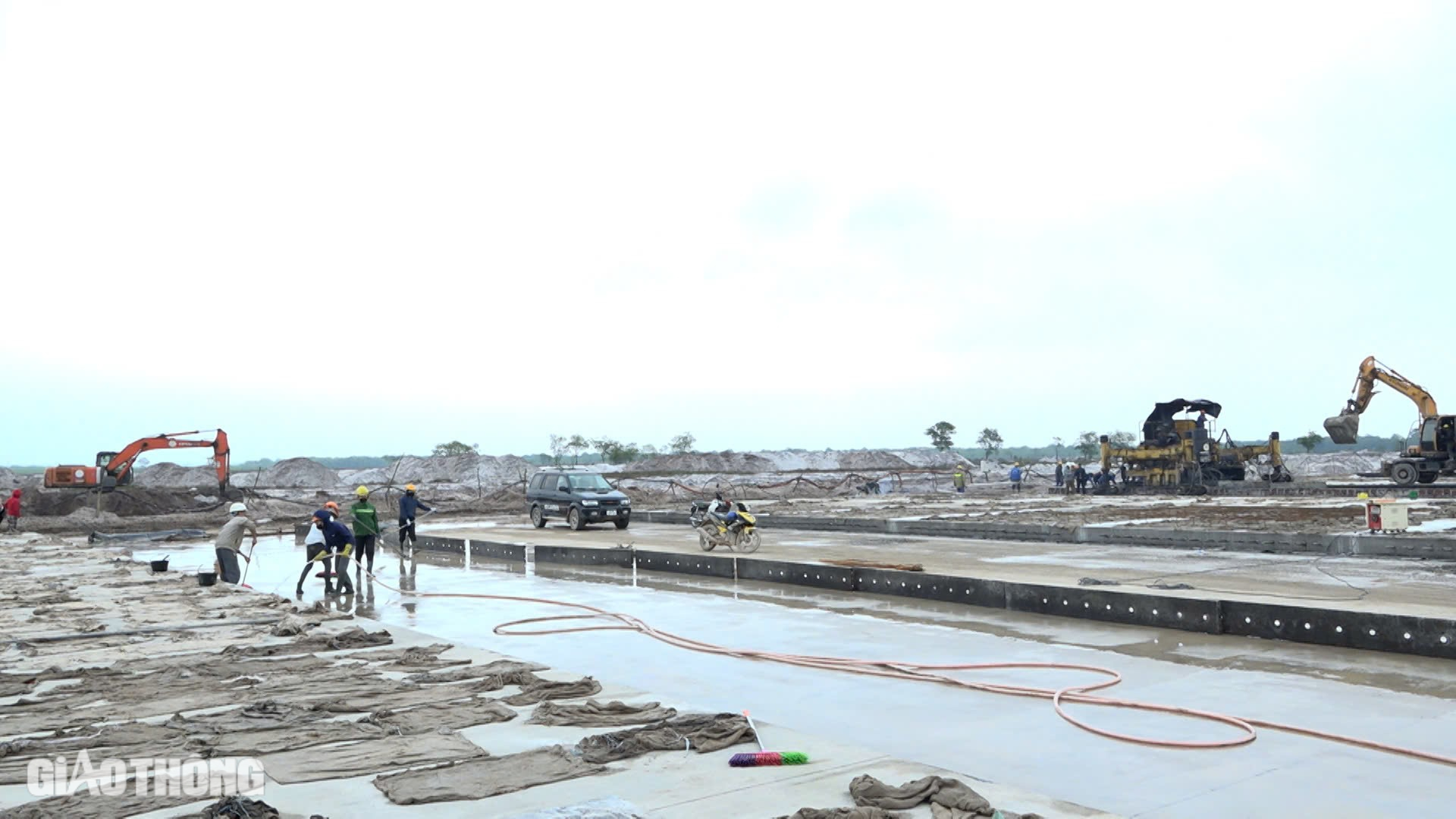 Dự &aacute;n Cảng h&agrave;ng kh&ocirc;ng Quảng Trị: Gỡ vướng mặt bằng, di dời đường điện, trạm BTS- Ảnh 3.