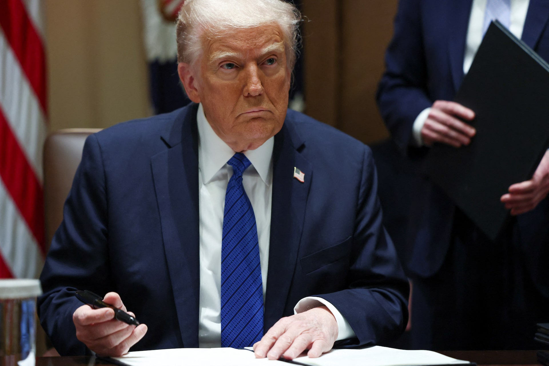 Tổng thống Trump đ&aacute;nh thuế 25% to&agrave;n bộ &ocirc; t&ocirc; nhập khẩu v&agrave;o Mỹ- Ảnh 1.