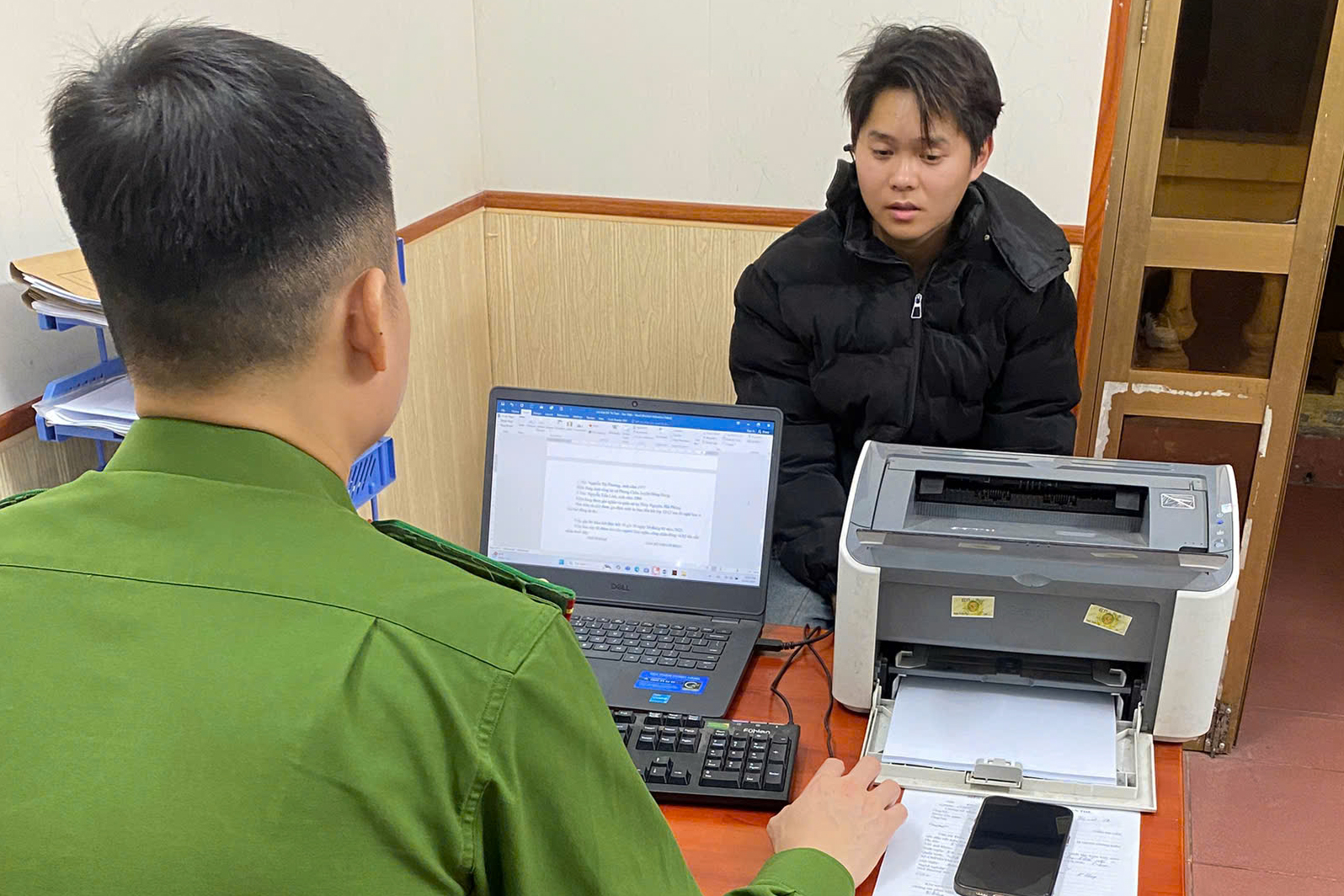 Danh t&iacute;nh qu&aacute;i xế t&ocirc;ng g&atilde;y xương sườn đại &uacute;y CSGT ở Th&aacute;i B&igrave;nh- Ảnh 1.