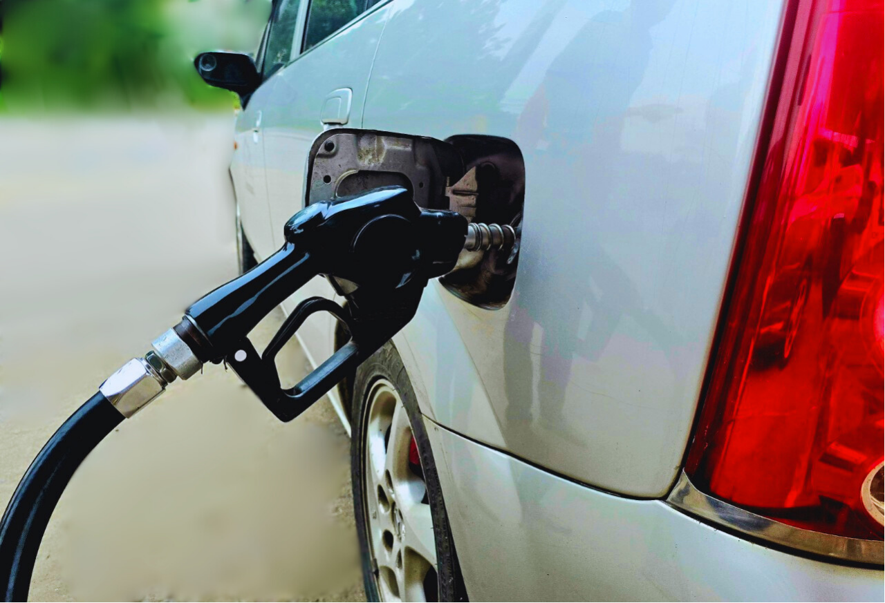 Gi&aacute; xăng tăng hơn 300 đồng/l&iacute;t từ chiều nay- Ảnh 1.