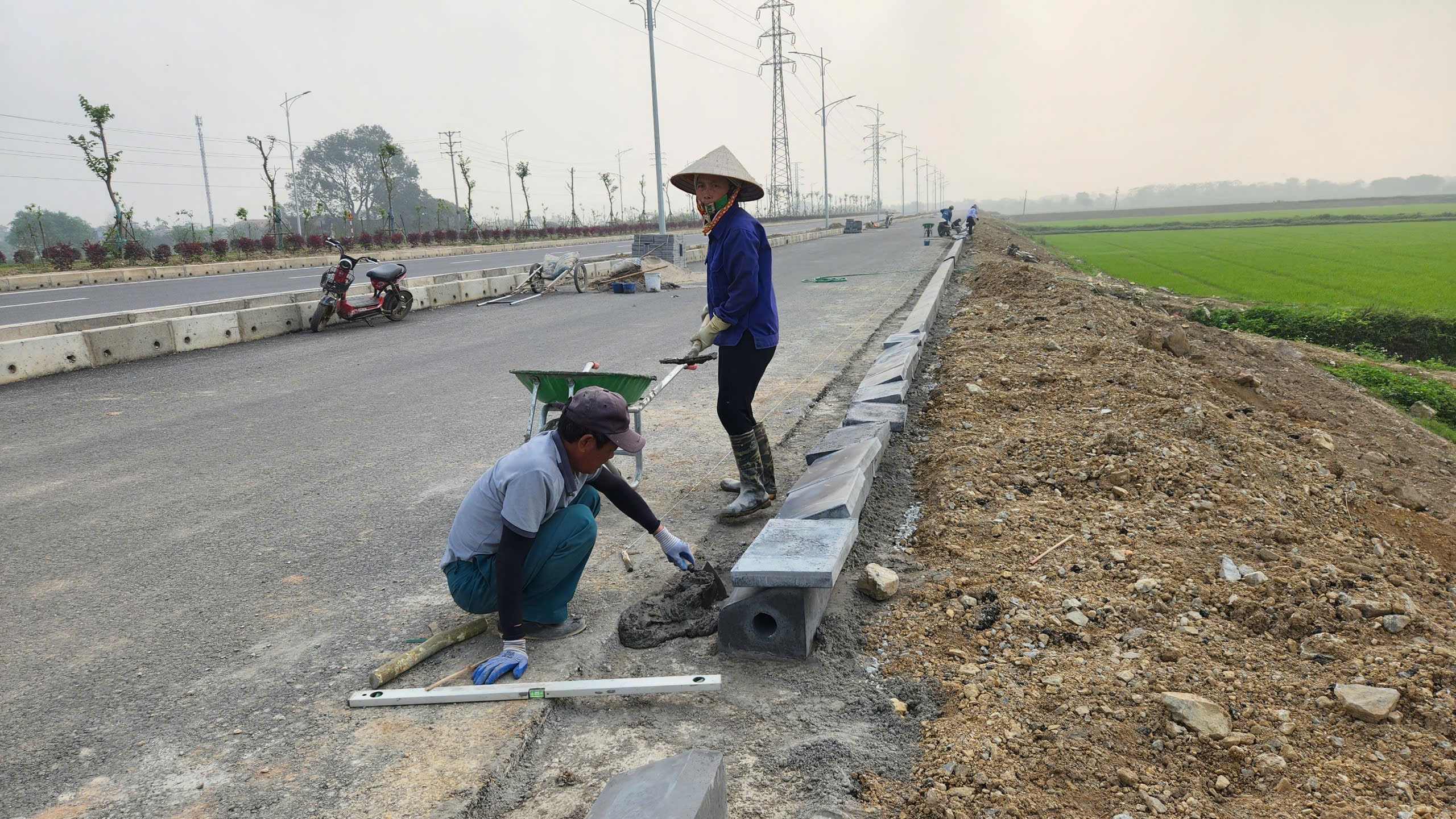 Hết vướng mặt bằng, đường h&agrave;nh lang Đ&ocirc;ng T&acirc;y 3.700 tỷ ở H&agrave; Nam băng về đ&iacute;ch- Ảnh 7.