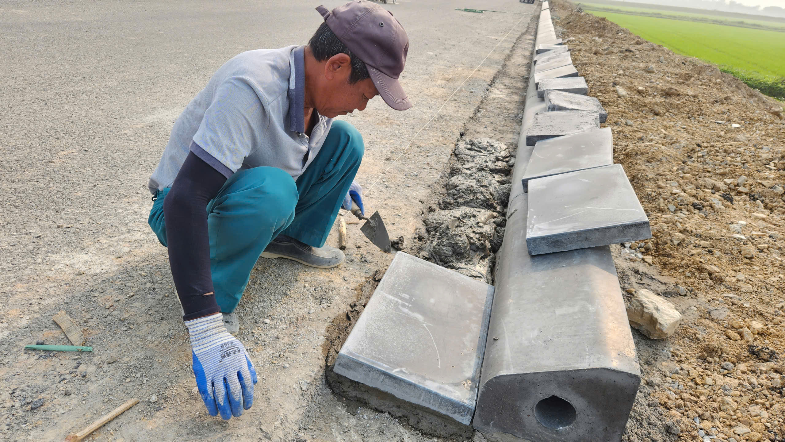 Hết vướng mặt bằng, đường h&agrave;nh lang Đ&ocirc;ng T&acirc;y 3.700 tỷ ở H&agrave; Nam băng về đ&iacute;ch- Ảnh 8.