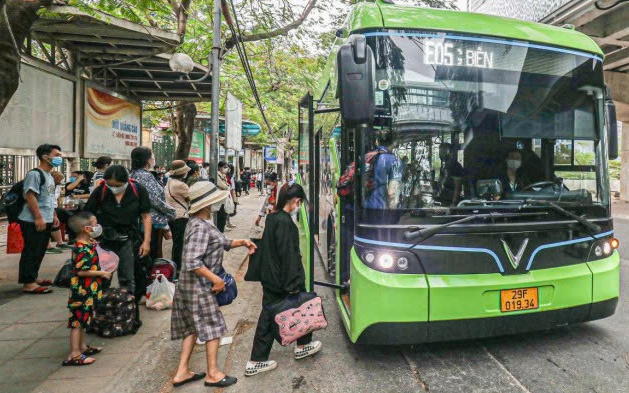 Đề xuất loạt giải ph&aacute;p th&ocirc;ng d&ograve;ng vốn 'xanh h&oacute;a' xe bu&yacute;t